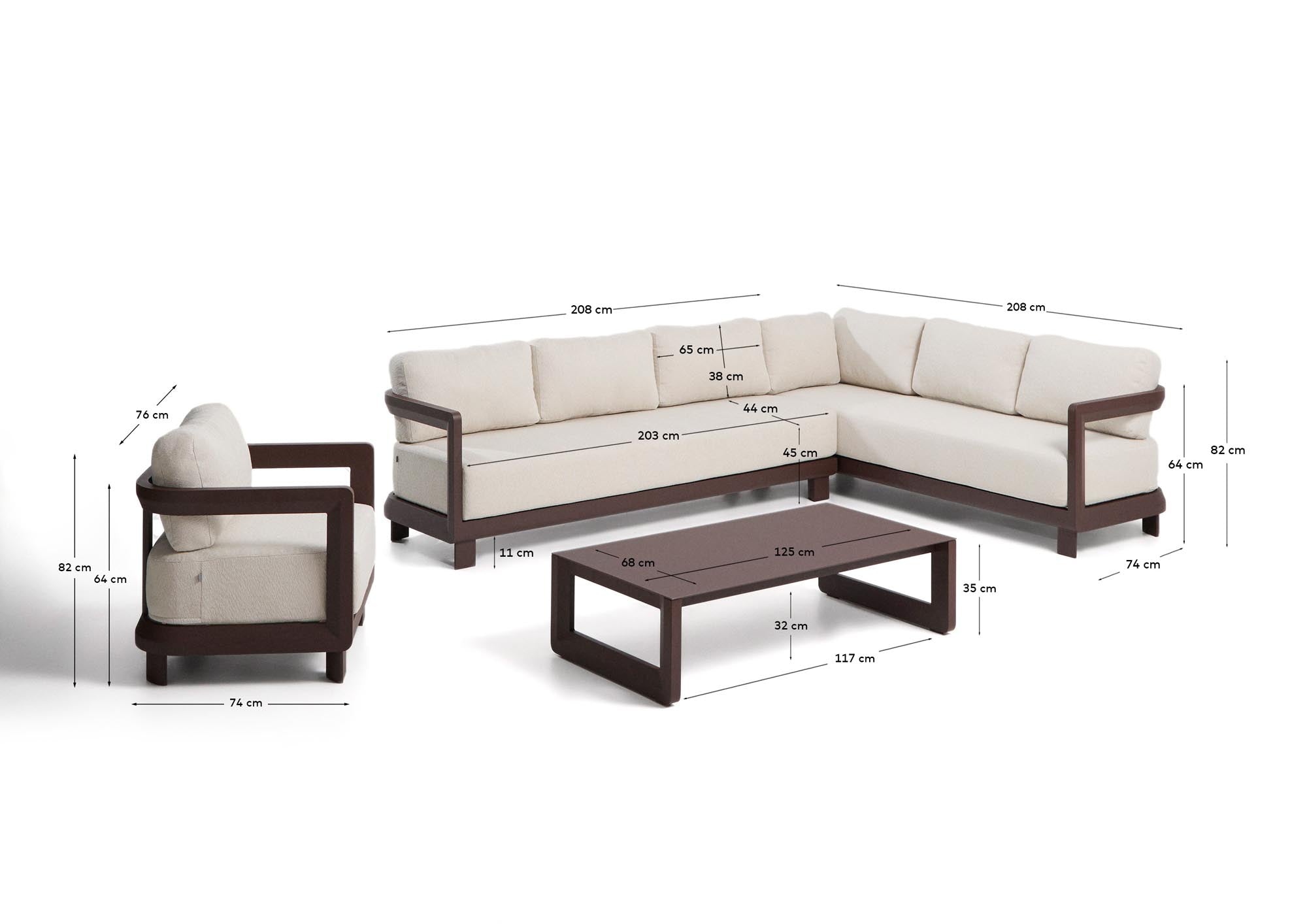 Stylisches Loungeset Nerano, bestehend aus einem 5-Sitzer-Ecksofa, einem bequemen Sessel und einem modernen Couchtisch aus robustem Glas und braunem Aluminium.