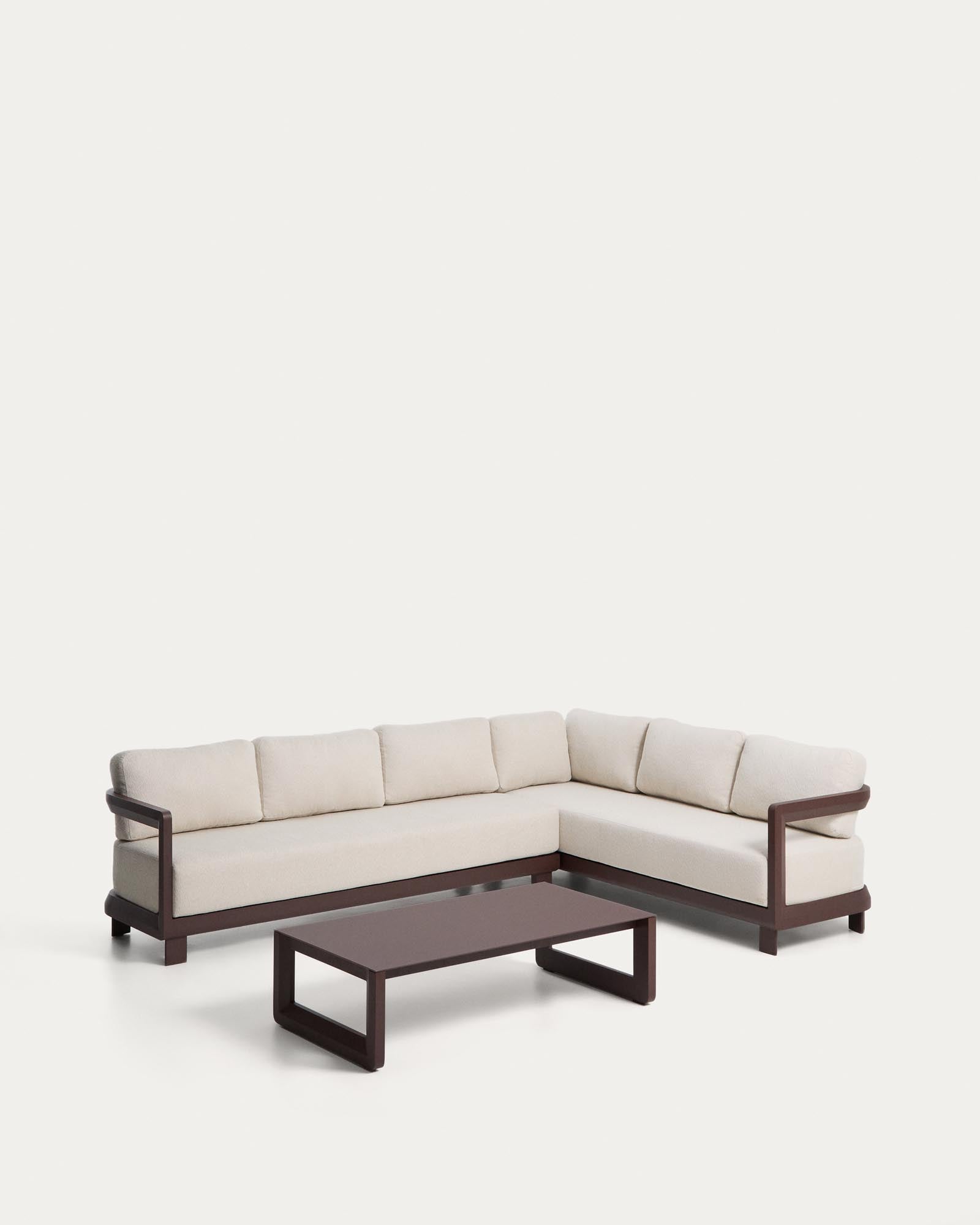 Set Nerano mit 5-Sitzer-Ecksofa und Couchtisch aus gehärtetem Glas und braunem Aluminium in Braun präsentiert im Onlineshop von KAQTU Design AG. Loungeset ist von Kave Home