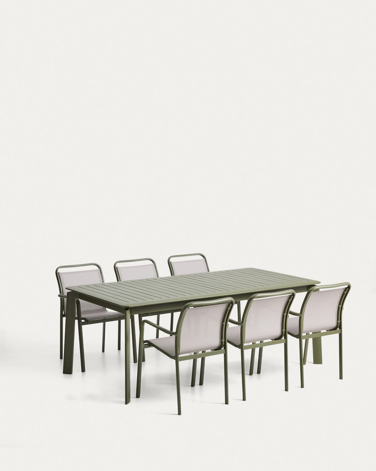 Ausziehtisch Brela und 6 stapelbare Stühle Luri aus grünem Aluminium, Stühle mit beigem Texteline-Bezug, Loungeset im Aussenbereich.