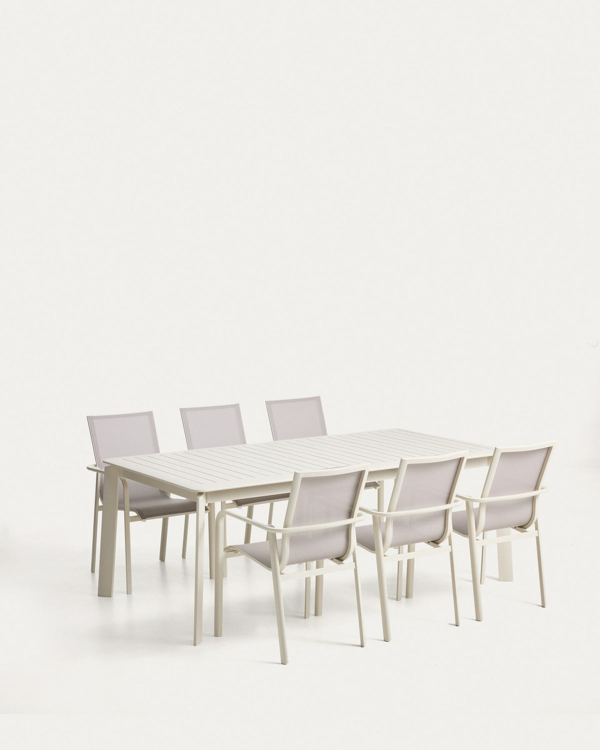 Ausziehtisch Brela und 6 stapelbare Stühle Canea aus Aluminium in Ecru, Sitz und Rückenlehne aus beigem Texteline, Loungeset für den Aussenbereich.