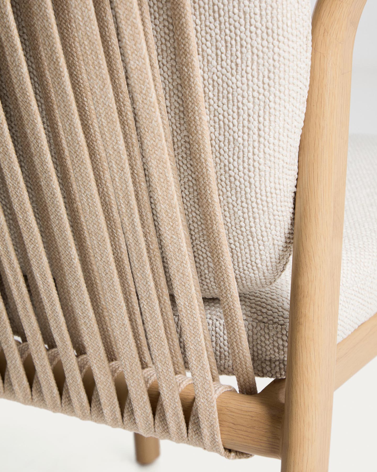 Set mit Tisch Mirtia aus Aluminium Holzoptik und gesintertem Stein Ecru und 6 Stühlen Sirte aus Aluminium Holzoptik und Seil Ecru, Ø 148 cm in Braun präsentiert im Onlineshop von KAQTU Design AG. Loungeset ist von Kave Home