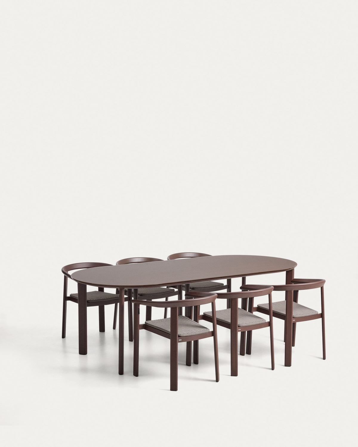 Set Erice mit 6 Stapelstühlen aus Aluminium und Seil und einem Tisch aus Aluminium und gehärtetem Glas in Braun, 230 x 100 cm in Braun, Dunkelbraun präsentiert im Onlineshop von KAQTU Design AG. Gartentischset ist von Kave Home