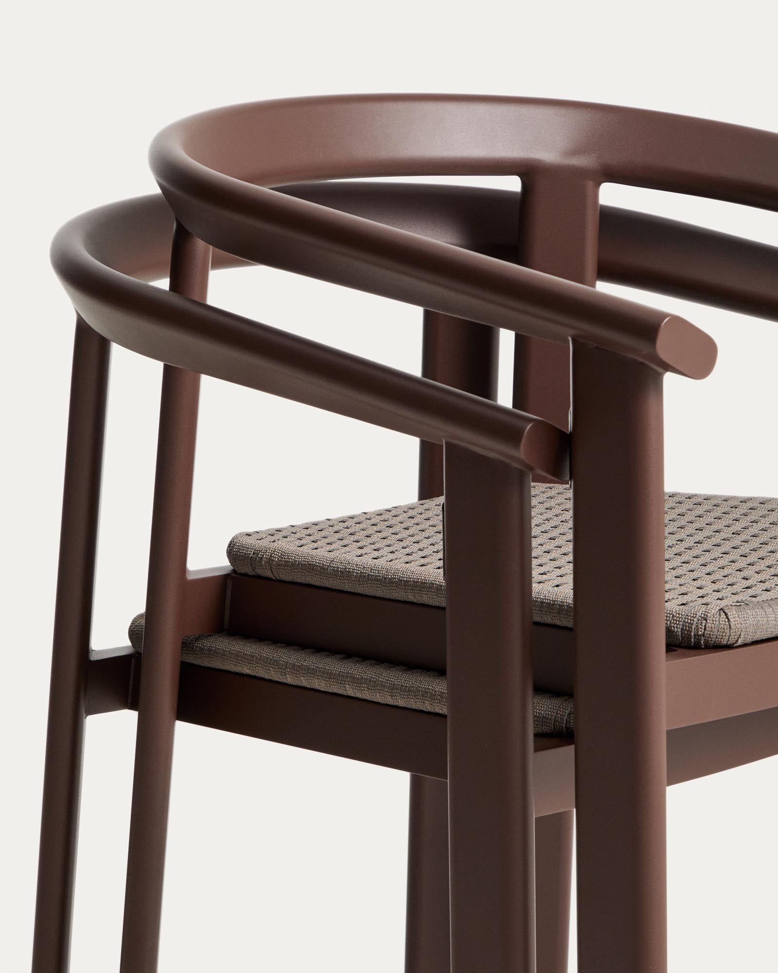 Set Erice mit 6 Stapelstühlen aus Aluminium und Seil und einem Tisch aus Aluminium und gehärtetem Glas in Braun, 230 x 100 cm in Braun präsentiert im Onlineshop von KAQTU Design AG. Gartentischset ist von Kave Home