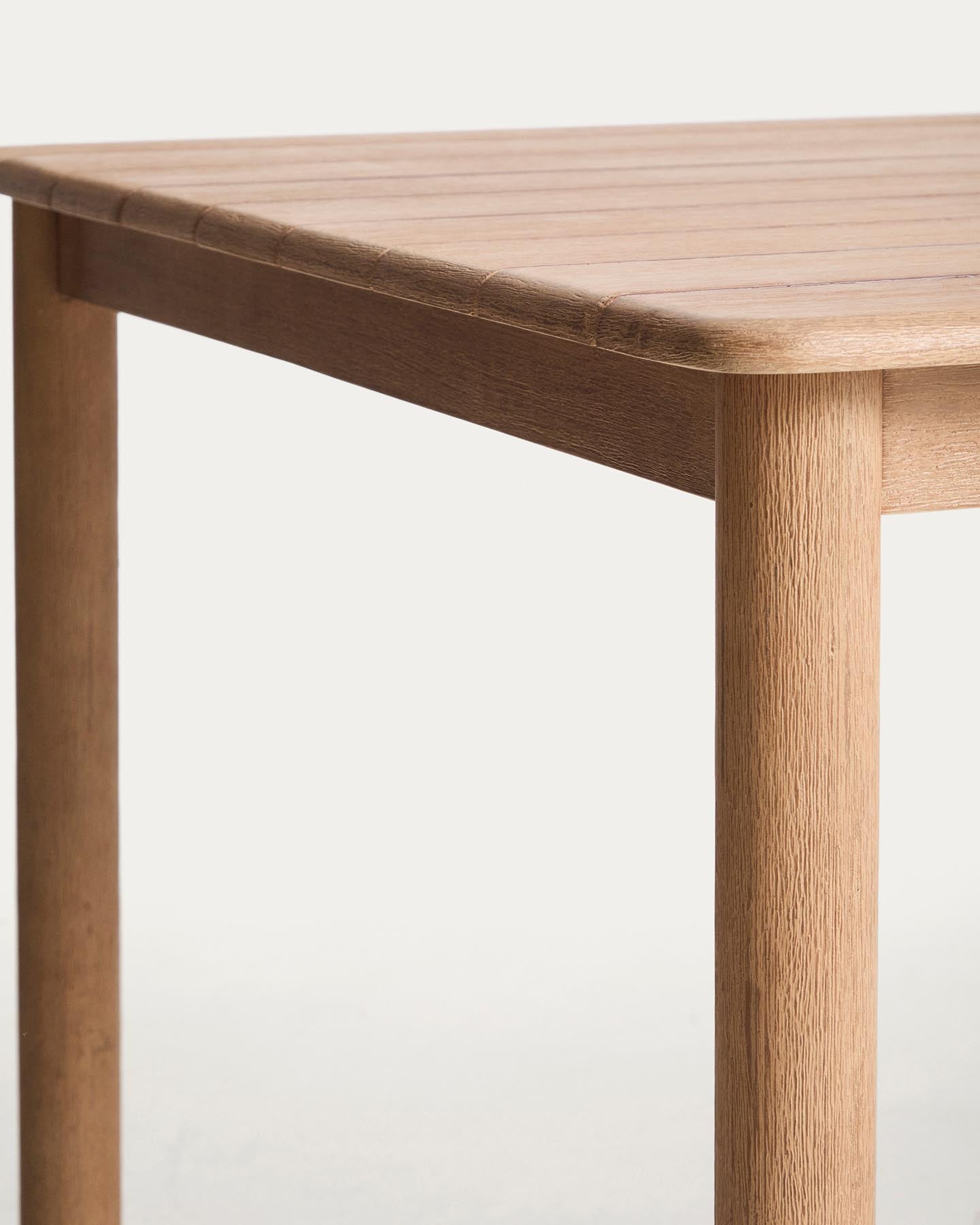Set mit Tisch Sori aus massivem Akazienholz und 4 Stühlen Arinella aus massivem Akazienholz und beigem Seil, 200 x 100 cm FSC 100 % in Braun präsentiert im Onlineshop von KAQTU Design AG. Loungeset ist von Kave Home