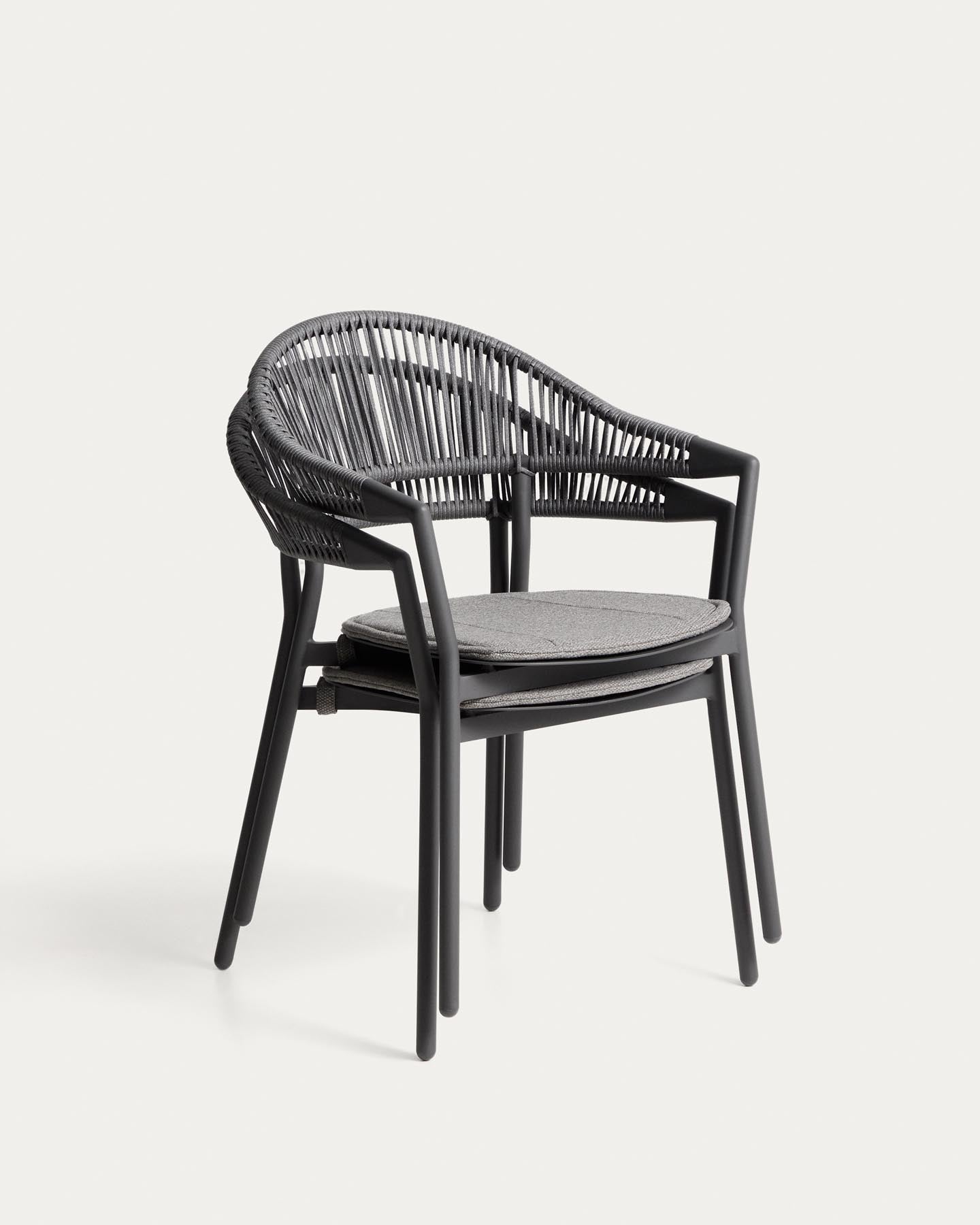 Set mit Ausziehtisch Livorno aus Aluminium in Graphit und 6 Stühlen Alimia aus Aluminium in Graphit und Synthetikseil in Grau, 233 (350) x 100 cm in Graphit präsentiert im Onlineshop von KAQTU Design AG. Loungeset ist von Kave Home