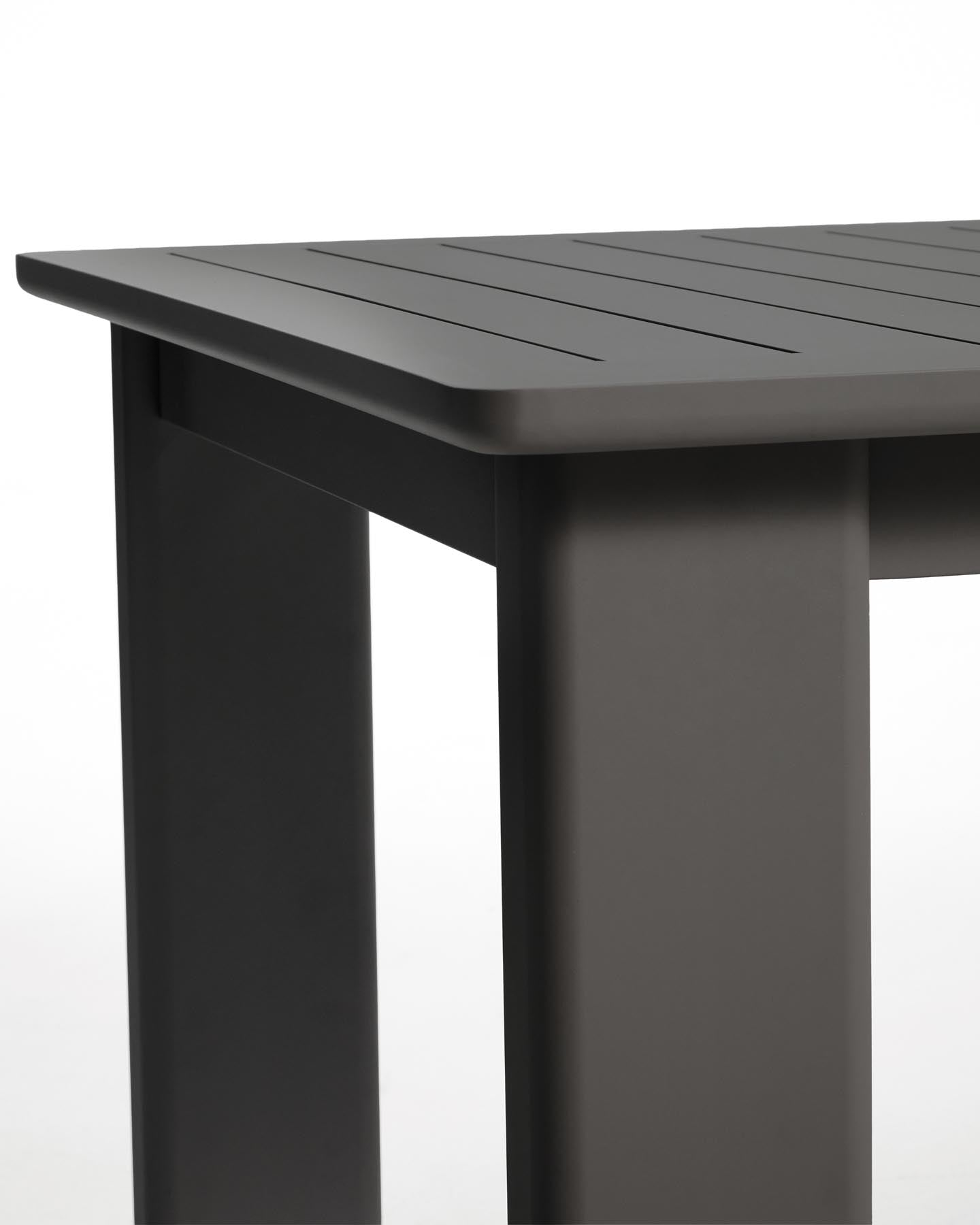 Set mit Ausziehtisch Livorno aus Aluminium in Graphit und 6 Stühlen Alimia aus Aluminium in Graphit und Synthetikseil in Grau, 233 (350) x 100 cm in Graphit präsentiert im Onlineshop von KAQTU Design AG. Loungeset ist von Kave Home