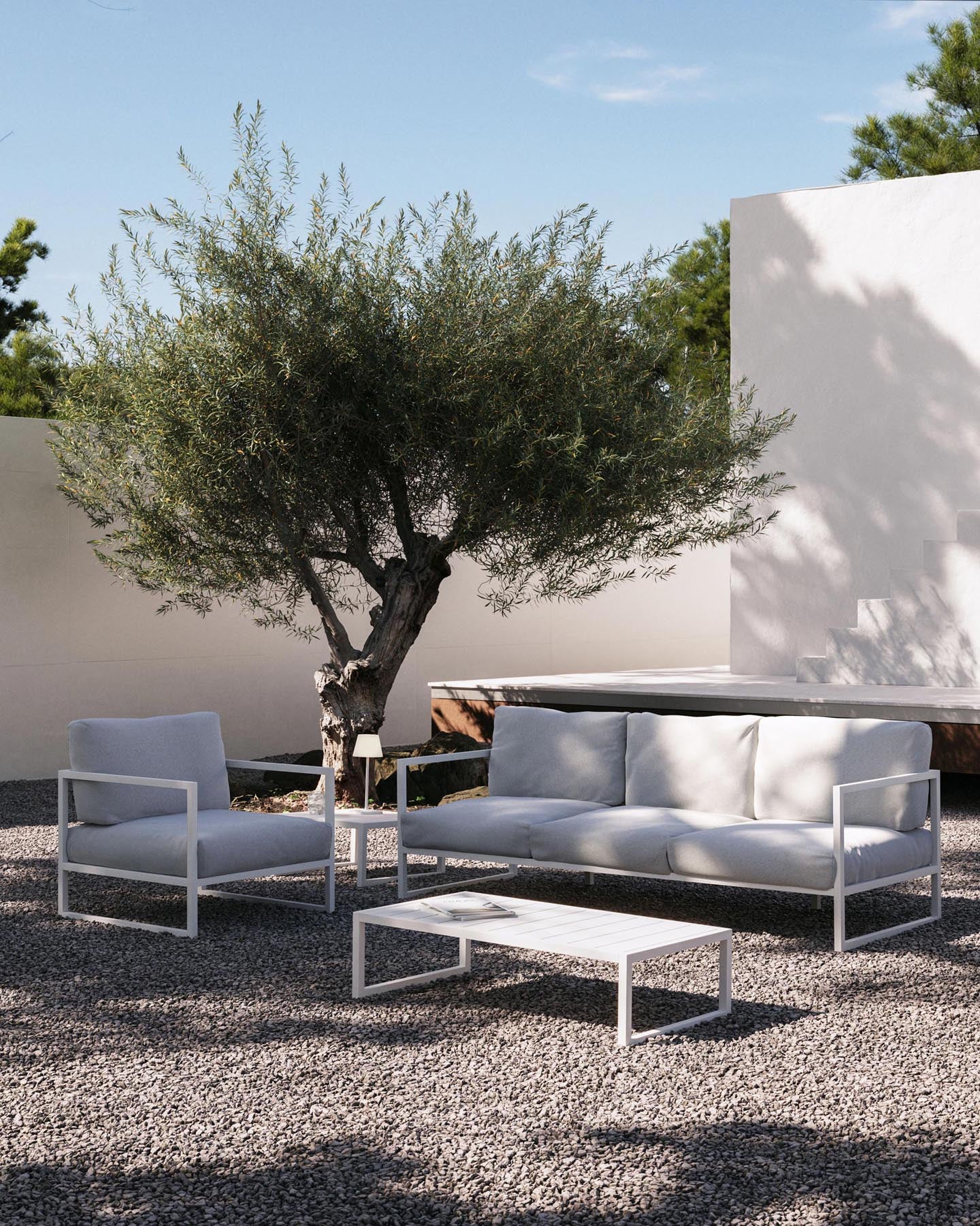 Comova Sessel 100% outdoor weiß und aus weißem Aluminium in Weiß präsentiert im Onlineshop von KAQTU Design AG. Outdoor-Sessel mit Armlehnen ist von Kave Home