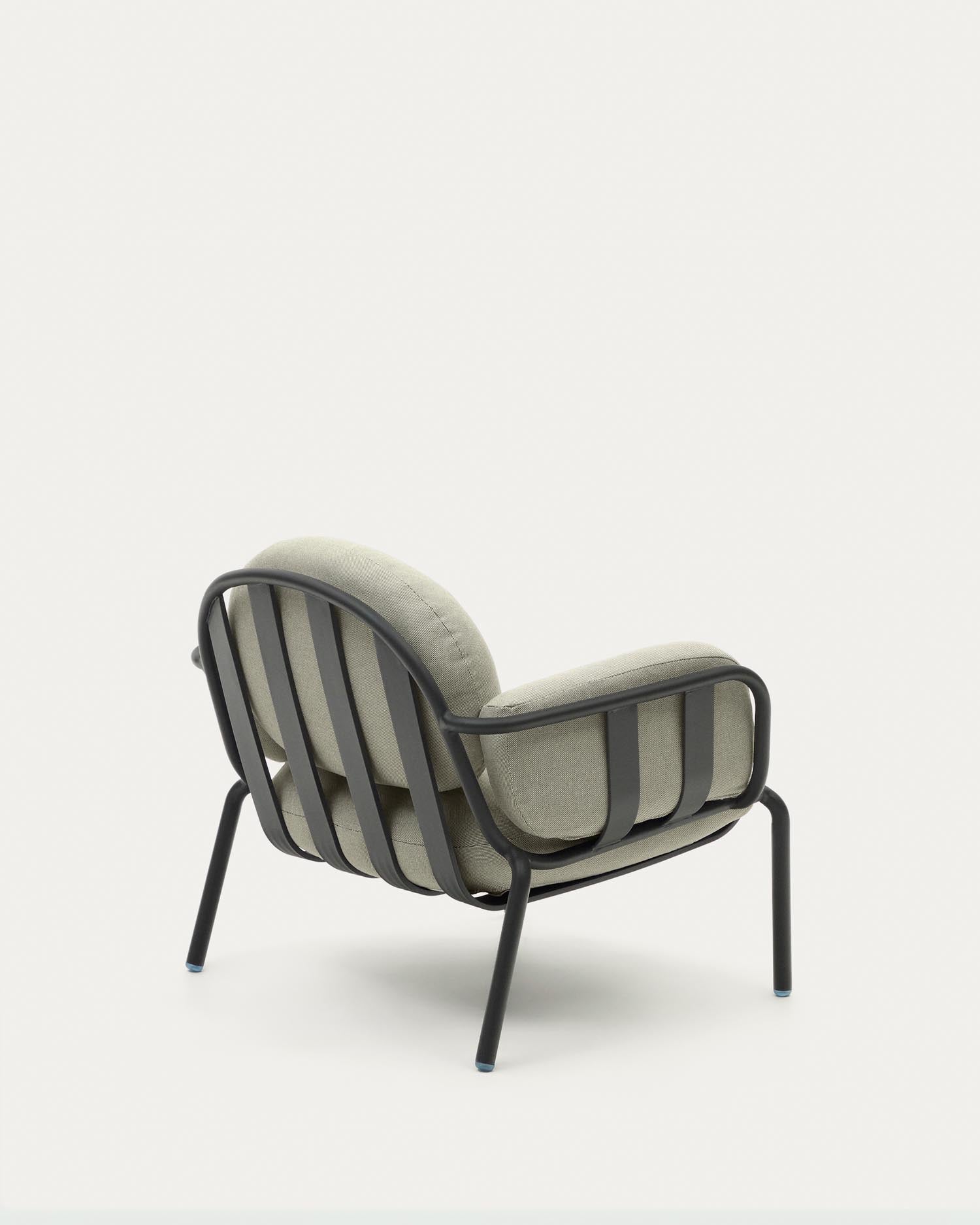 Outdoor-Sessel Joncols mit Bezug in Beige aus Aluminium mit grau lackiertem Finish in Grau präsentiert im Onlineshop von KAQTU Design AG. Outdoor-Sessel ist von Kave Home