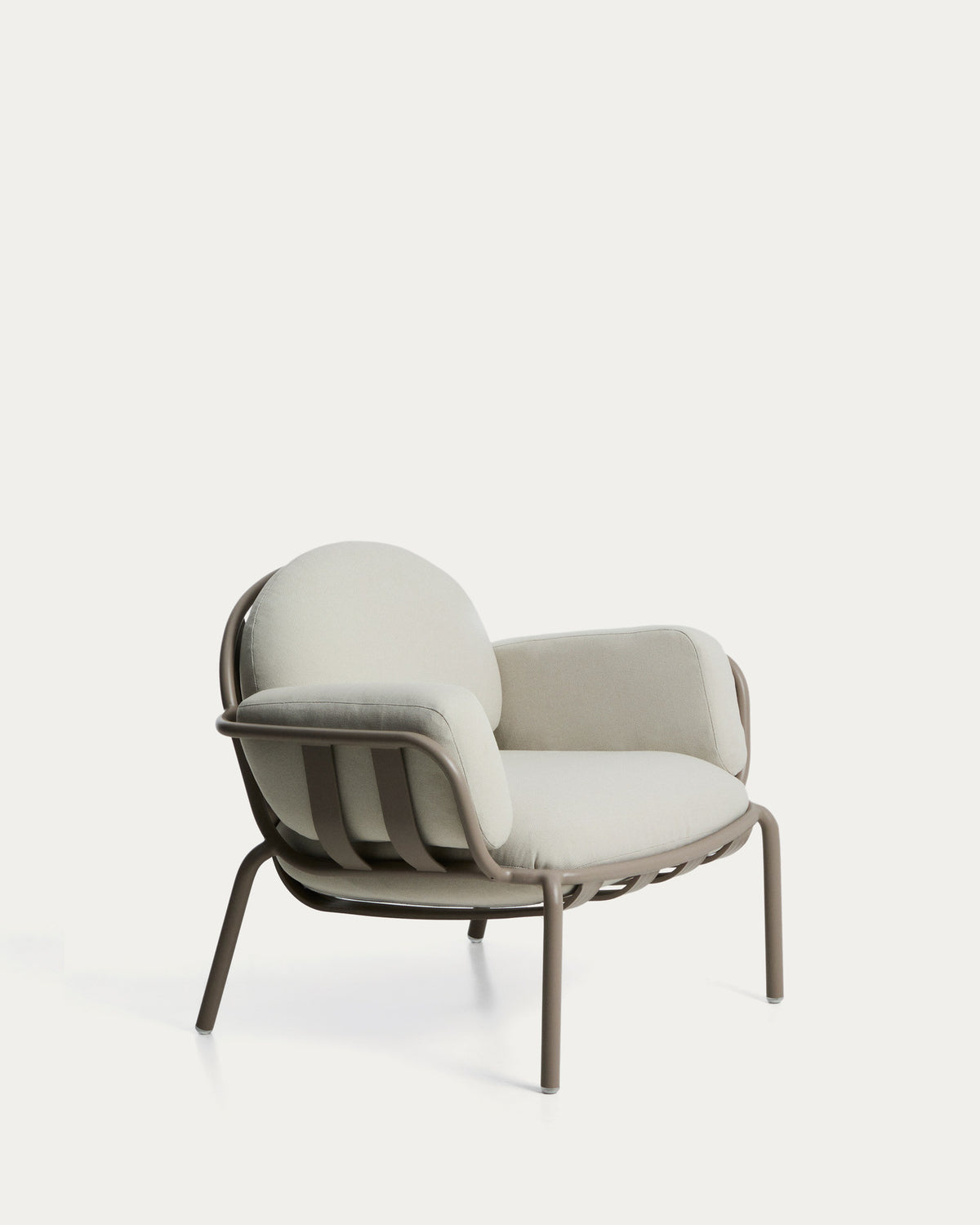 Outdoor-Sessel Joncols aus taupefarben lackiertem Aluminium mit beigen Kissen in Taupe, Beige präsentiert im Onlineshop von KAQTU Design AG. Outdoor-Sessel ist von Kave Home