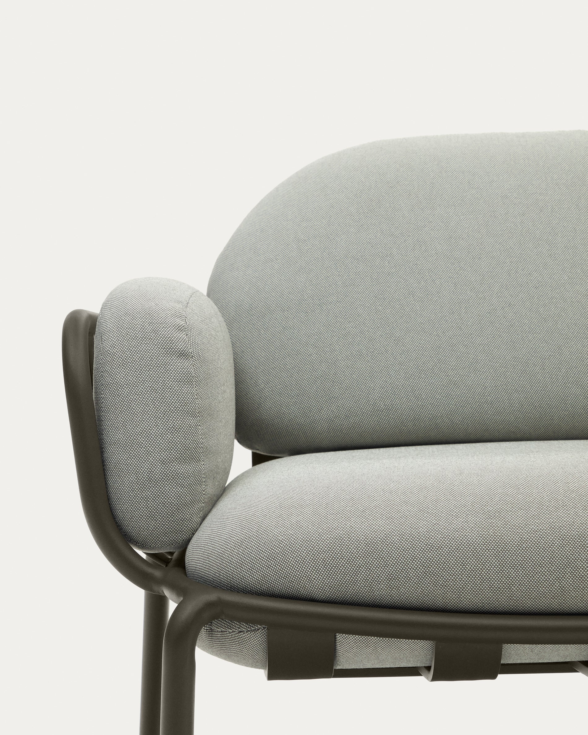 2-Sitzer-Outdoor-Sofa Joncols mit Bezug in Grau aus Aluminium mit grün lackiertem Finish 164 cm in Grau präsentiert im Onlineshop von KAQTU Design AG. Loungesofa ist von Kave Home