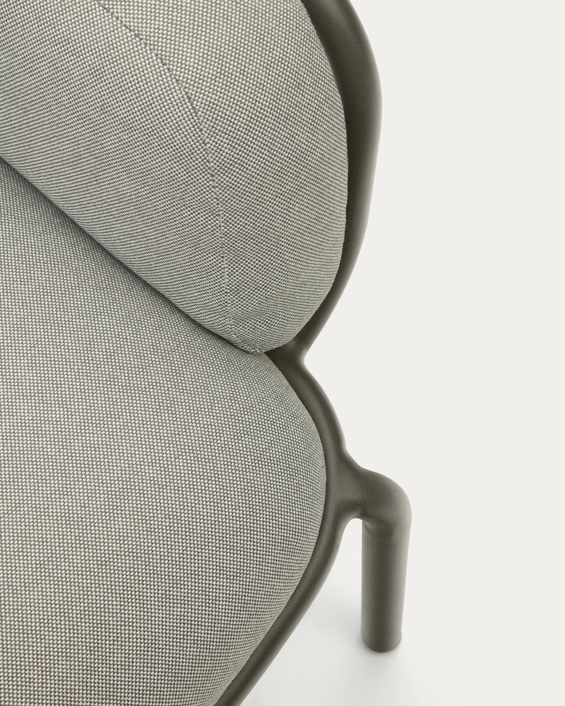 2-Sitzer-Outdoor-Sofa Joncols mit Bezug in Grau aus Aluminium mit grün lackiertem Finish 164 cm in Grau präsentiert im Onlineshop von KAQTU Design AG. Loungesofa ist von Kave Home