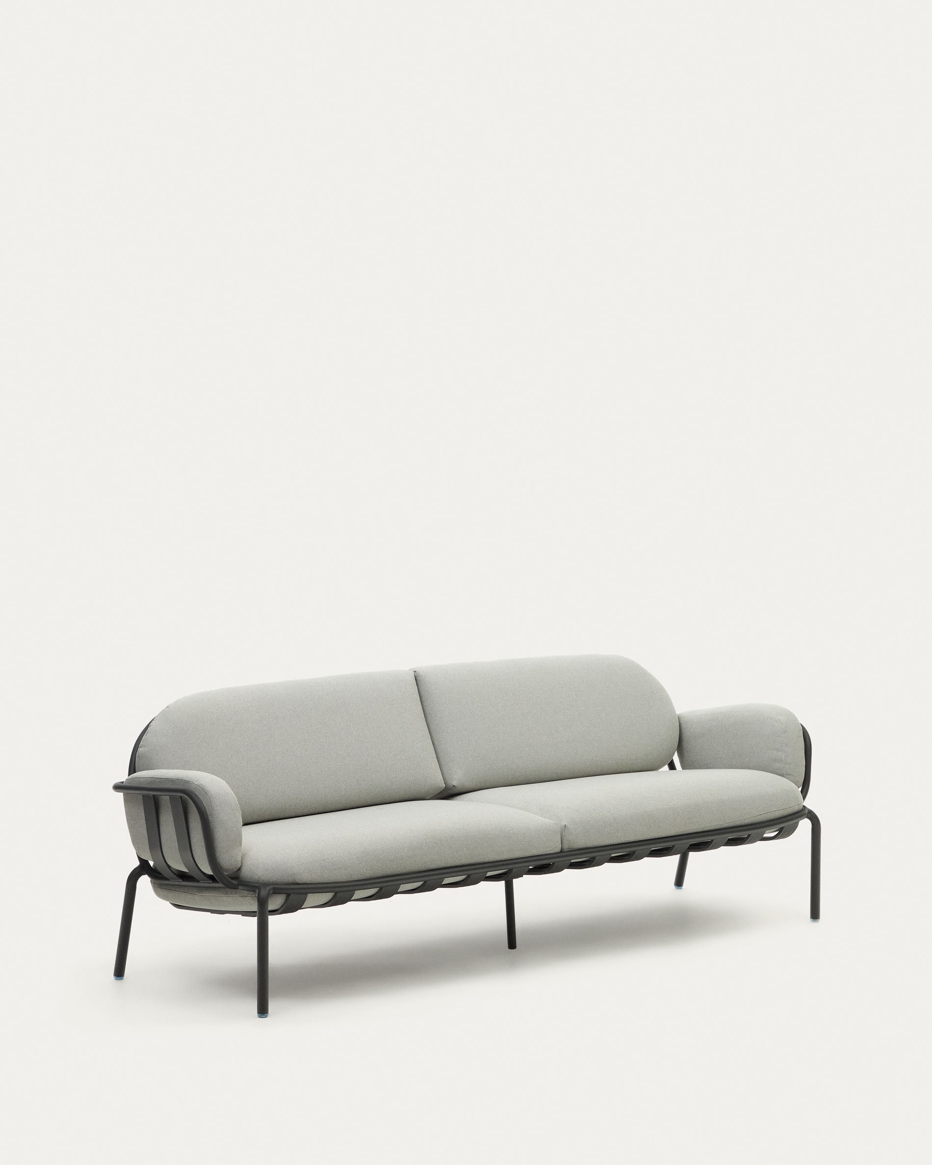 Elegantes 3-Sitzer-Gartensofa aus grauem Aluminium, inspiriert von Flusssteinen, für stilvolle Entspannung im Freien.