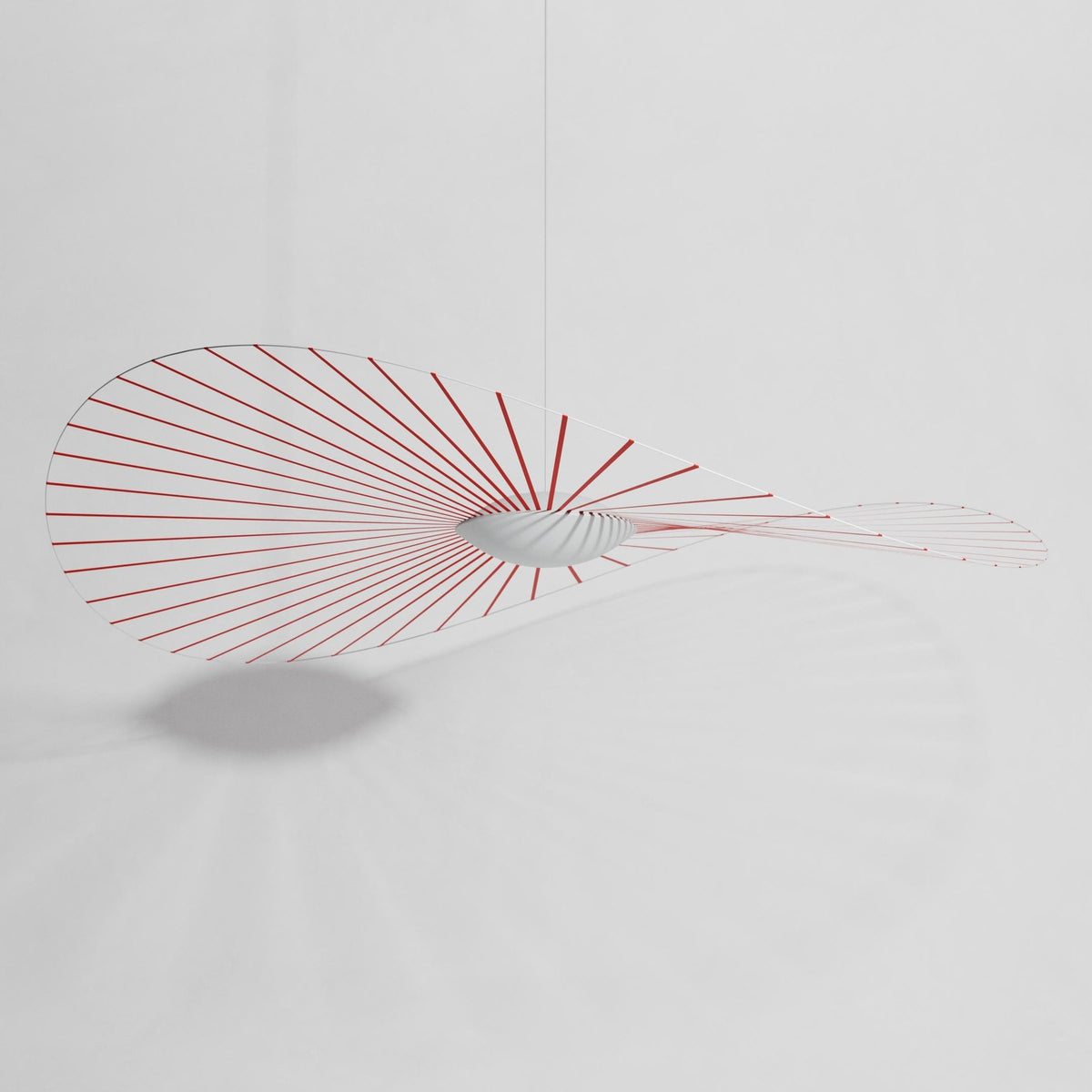 Grosse Pendelleuchte VERTIGO NOVA von Petite Friture in Weiss, wellenförmiger Schirm aus Fiberglas, Stahl und geschliffenem Glas.