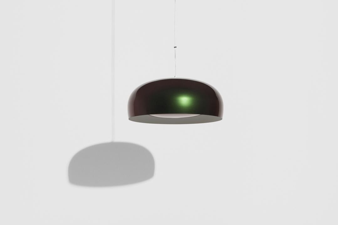 Pendelleuchte Brush Large von Petite Friture in Grau, runder Lampenschirm aus Aluminium mit Gestell aus Stahl, Baldachin weiss.