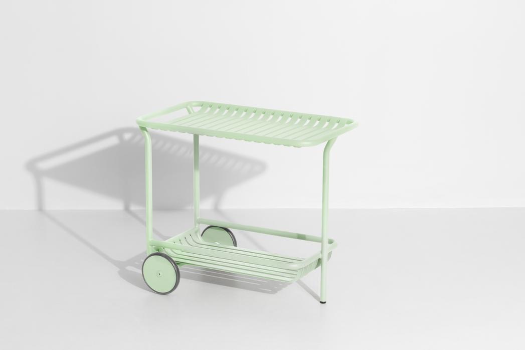 Week-End Trolley von Petite Friture: Beistelltisch aus Aluminium in Gold, ovale Form mit horizontalen und vertikalen Lamellen, für innen und aussen.