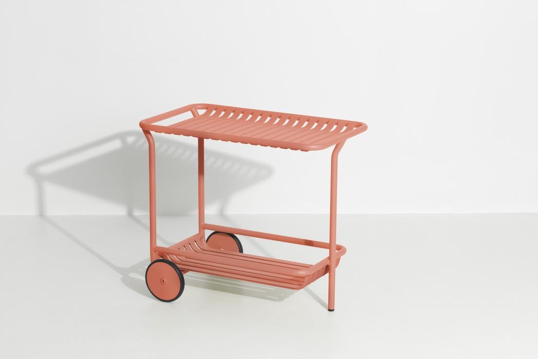 Week-End Trolley von Petite Friture: Beistelltisch aus Aluminium in Gold, ovale Form mit horizontalen und vertikalen Lamellen, für innen und aussen.
