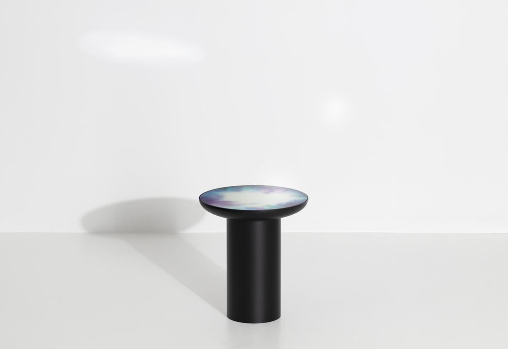 Runder kleiner Couchtisch Francis mit Spiegelfläche und Gestell aus mattem, genarbtem Stahl, Farbe Schwarz, Loungetisch von Petite Friture