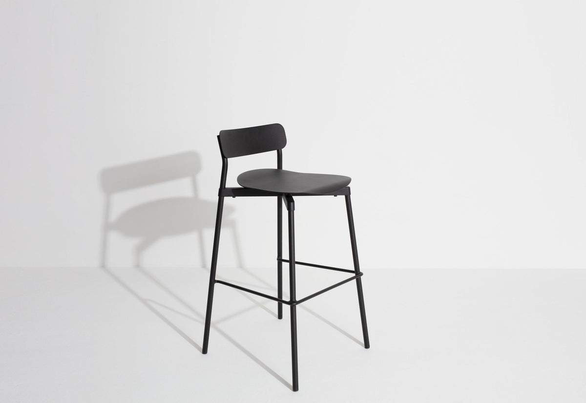 Barhocker Fromme aus Aluminium mit mattierter Pulverbeschichtung, schlanke stromlinienförmige Form, Sitzhöhe 75cm, Design von Tom Chung.