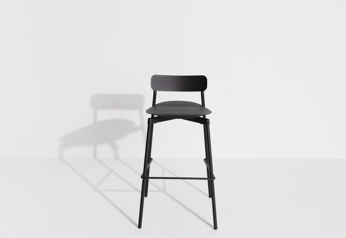 Barhocker Fromme aus Aluminium mit mattierter Pulverbeschichtung, schlanke stromlinienförmige Form, Sitzhöhe 75cm, Design von Tom Chung.