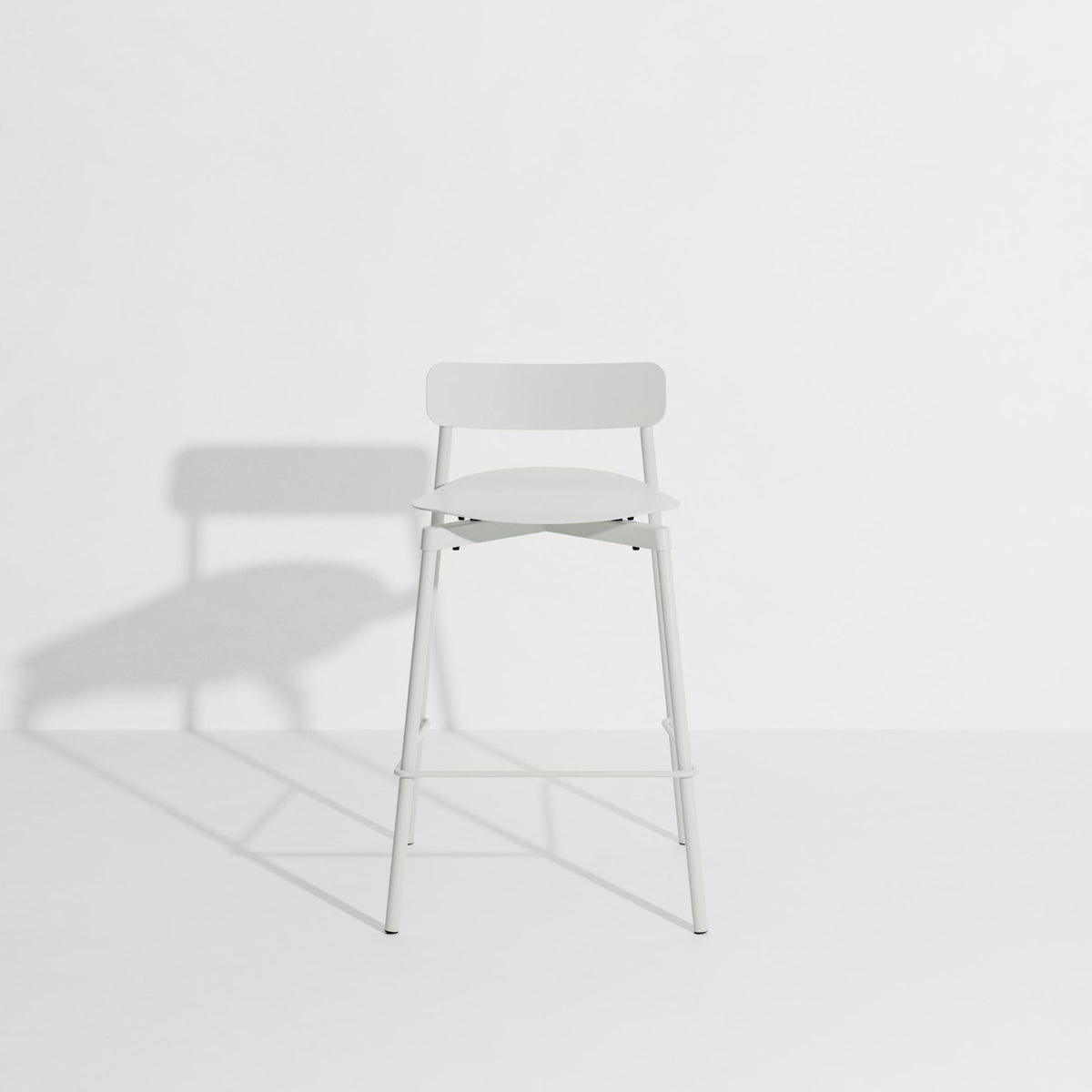Barhocker Fromme aus Aluminium mit mattierter Pulverbeschichtung, schlanke stromlinienförmige Form, Sitzhöhe 75cm, Design von Tom Chung.