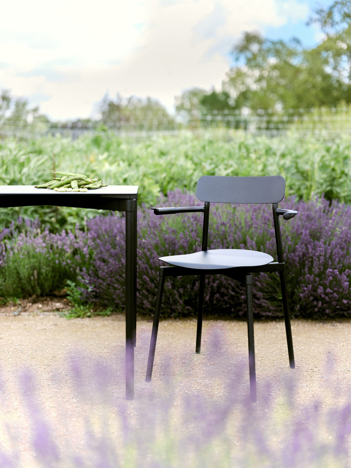 Barhocker Fromme aus schwarzem Aluminium mit mattierter, grained anti-UV-Pulverbeschichtung, schlanke Silhouette, Sitzhöhe 65cm.