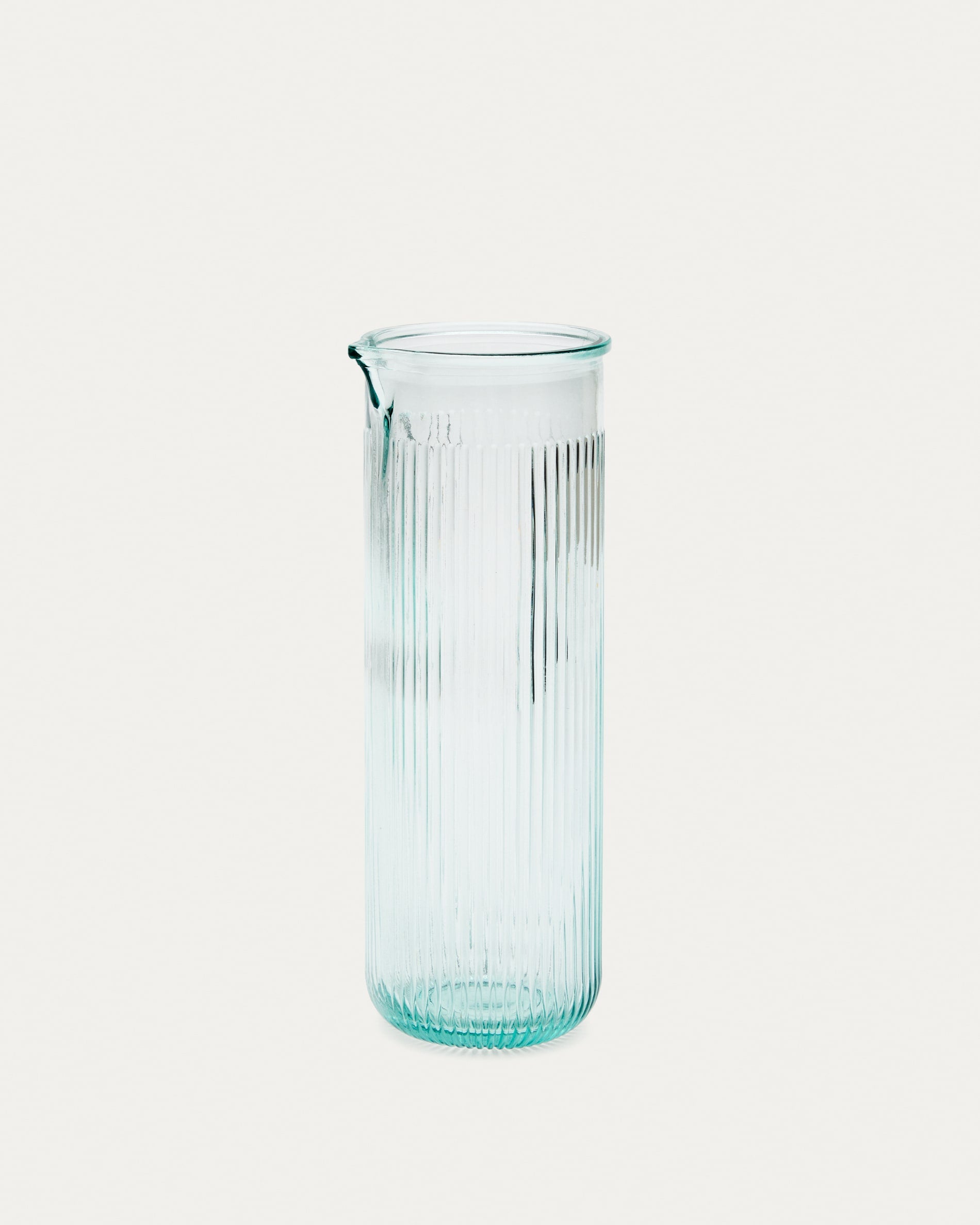 Milma Krug aus transparentem Recyclingglas in Klar präsentiert im Onlineshop von KAQTU Design AG. Krug ist von Kave Home