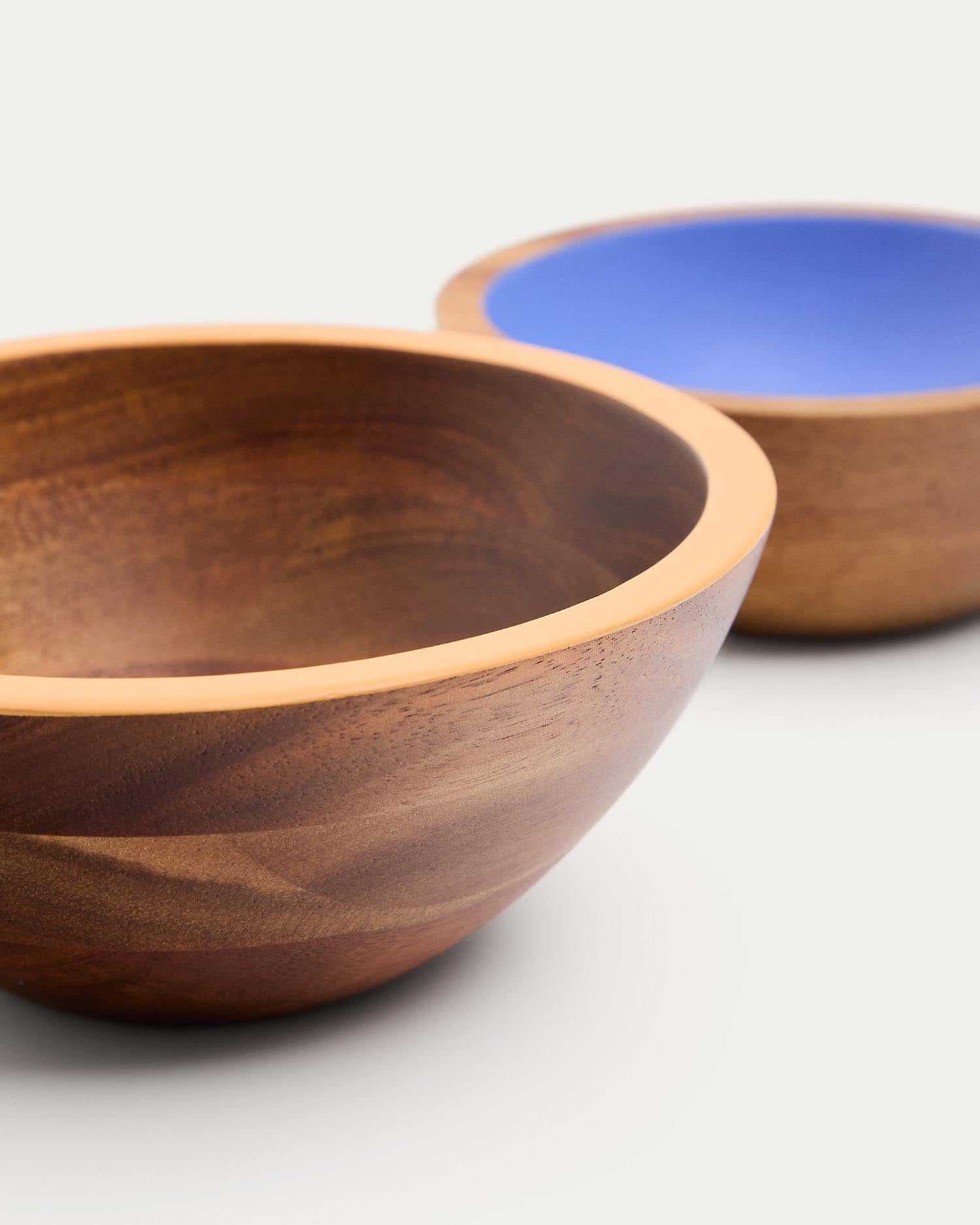Set aus 2 mehrfarbigen Schalen Zairin aus Akazienholz, FSC 100 % in Mehrfarbig präsentiert im Onlineshop von KAQTU Design AG. Schale ist von Kave Home