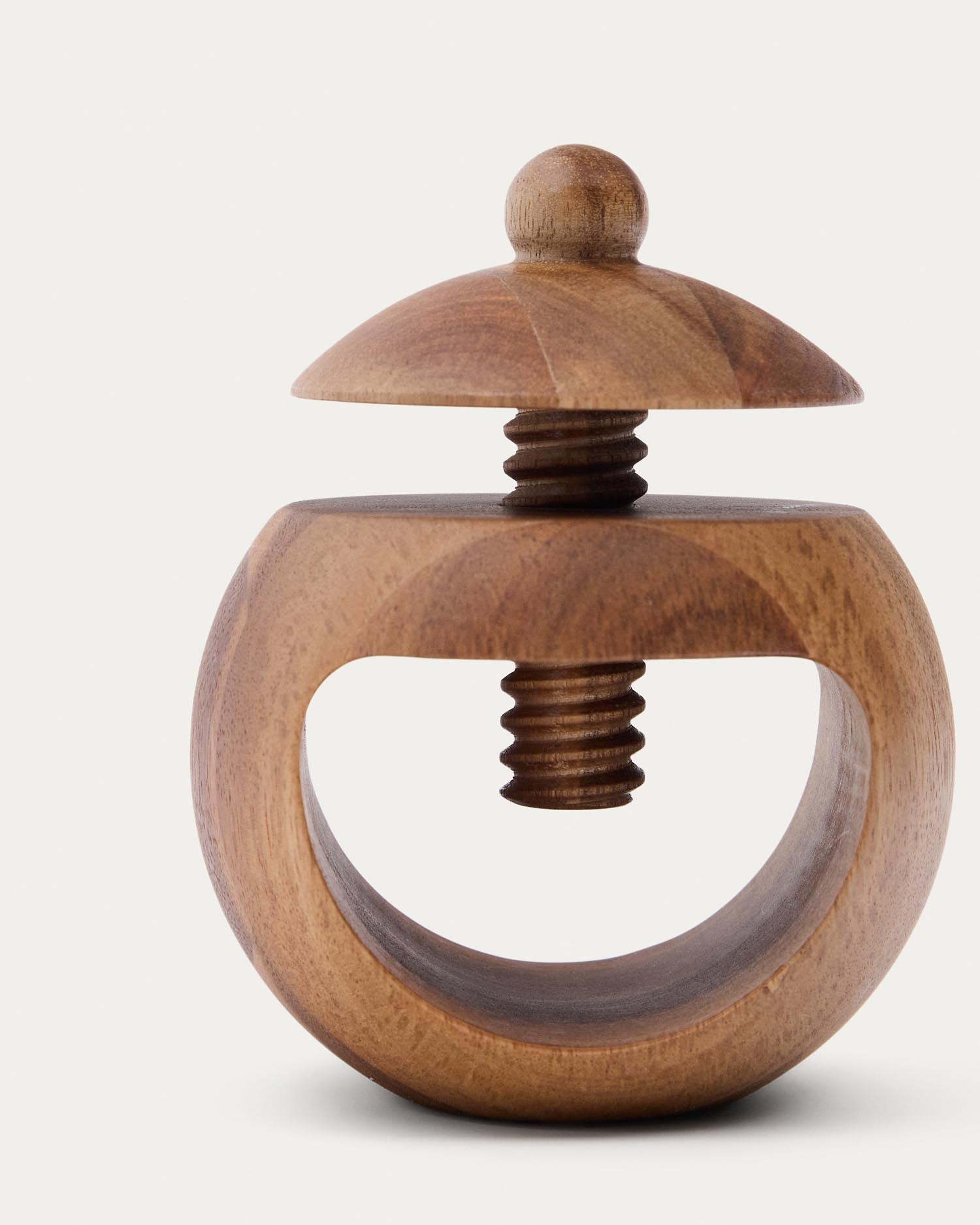 Nussknacker Nukha aus Akazienholz, FSC 100 % in Natur präsentiert im Onlineshop von KAQTU Design AG. Küchenhelfer ist von Kave Home