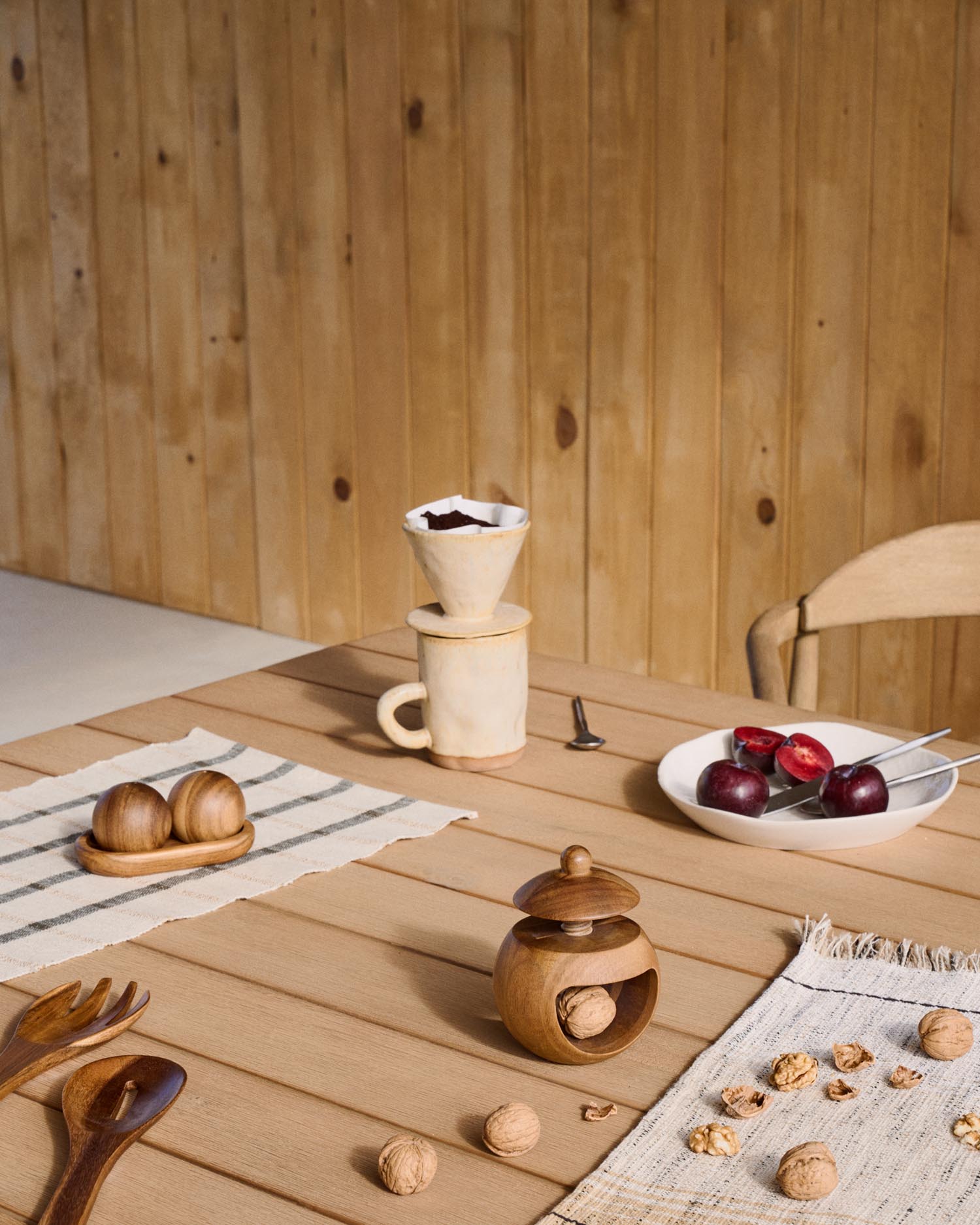 Nussknacker Nukha aus Akazienholz, FSC 100 % in Natur präsentiert im Onlineshop von KAQTU Design AG. Küchenhelfer ist von Kave Home