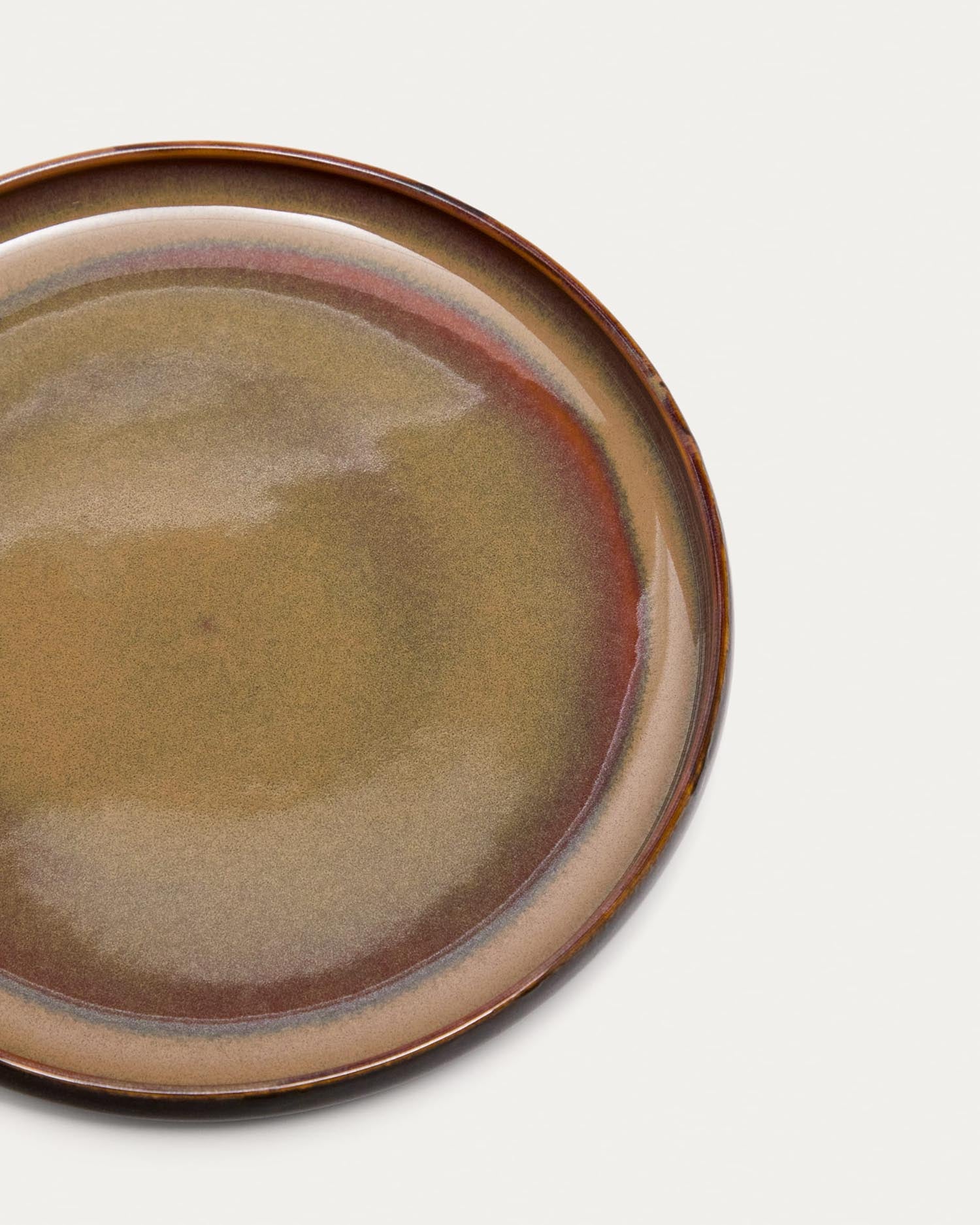 Stilvoller Uilo Keramik-Dessertteller in warmem Braun von Kave Home – perfekt für Desserts und elegante Tischdekorationen.