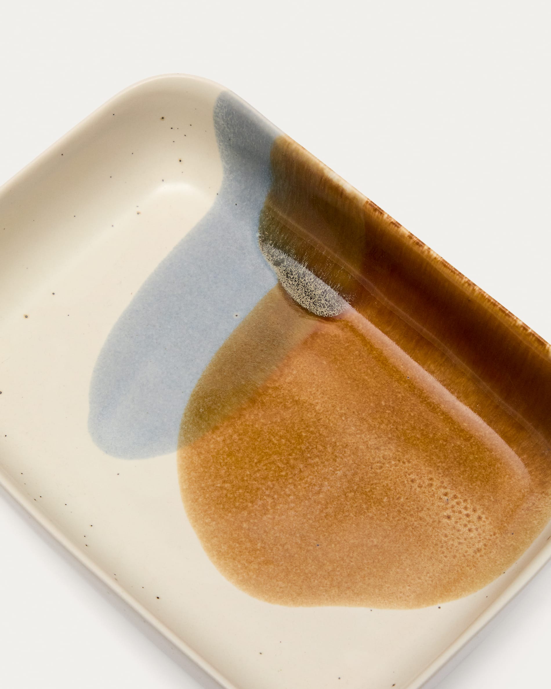 Die Miglo Ofenform von Kave Home, klein, aus Keramik, in buntem Design, ideal für stilvolles Kochen, Backen und Servieren.