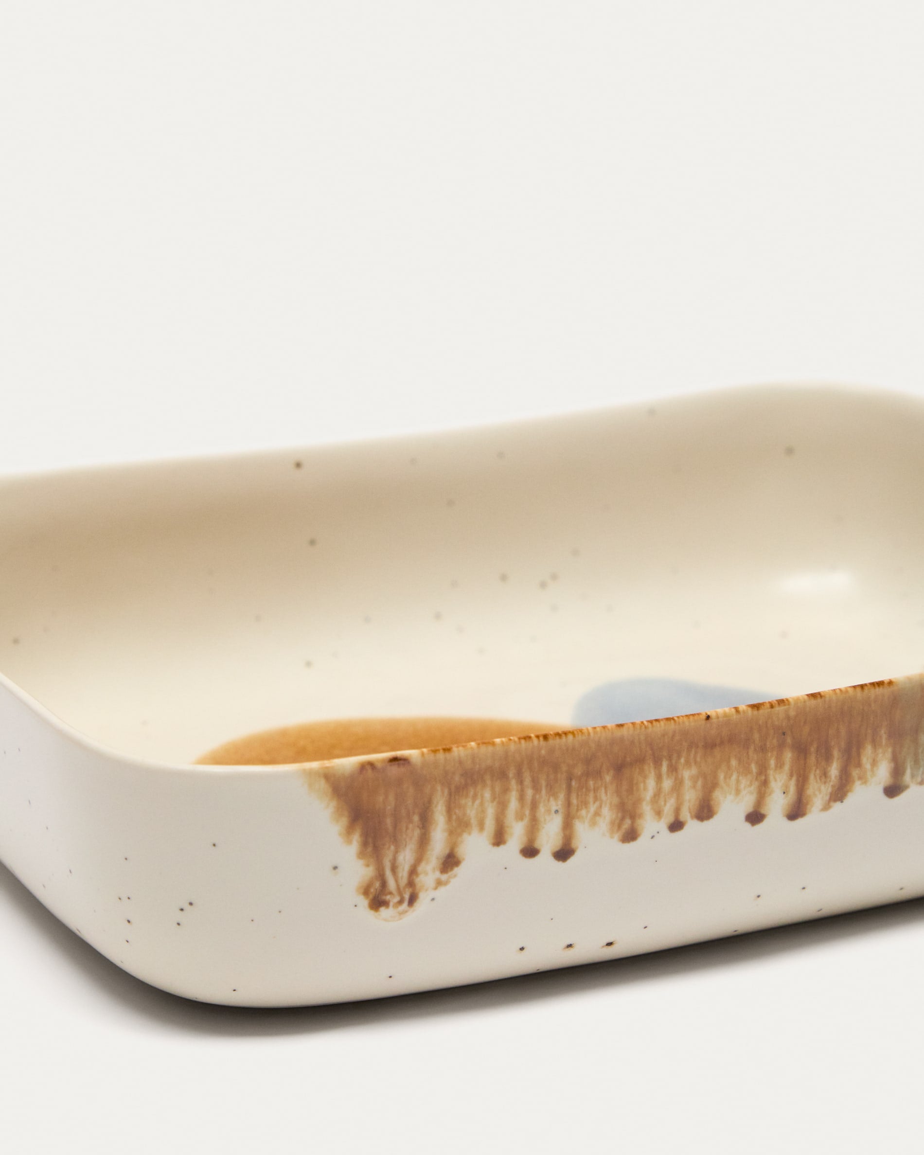 Kleine Keramik-Ofenform Miglo von Kave Home, mehrfarbig, perfekt für stilvolles Kochen, Backen und Servieren.