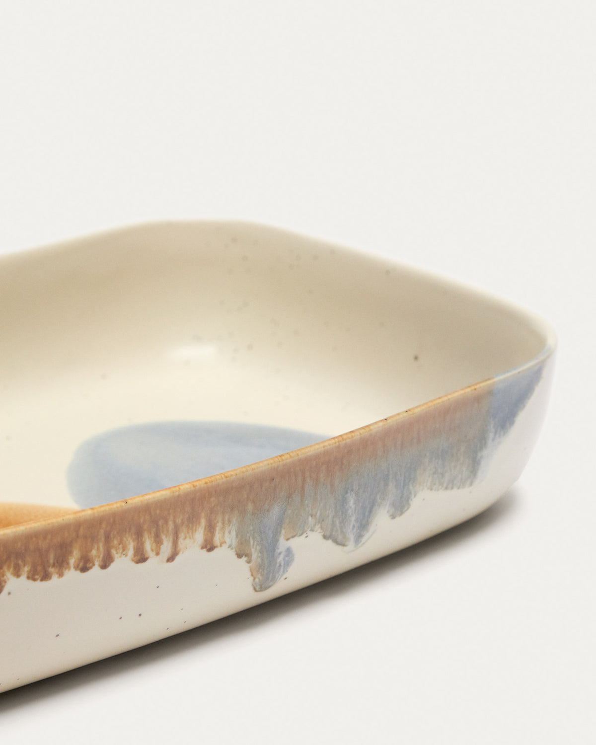 Miglo grosse Keramik-Ofenform mehrfarbig in Weiss, , Blau präsentiert im Onlineshop von KAQTU Design AG. Auflaufformen ist von Kave Home