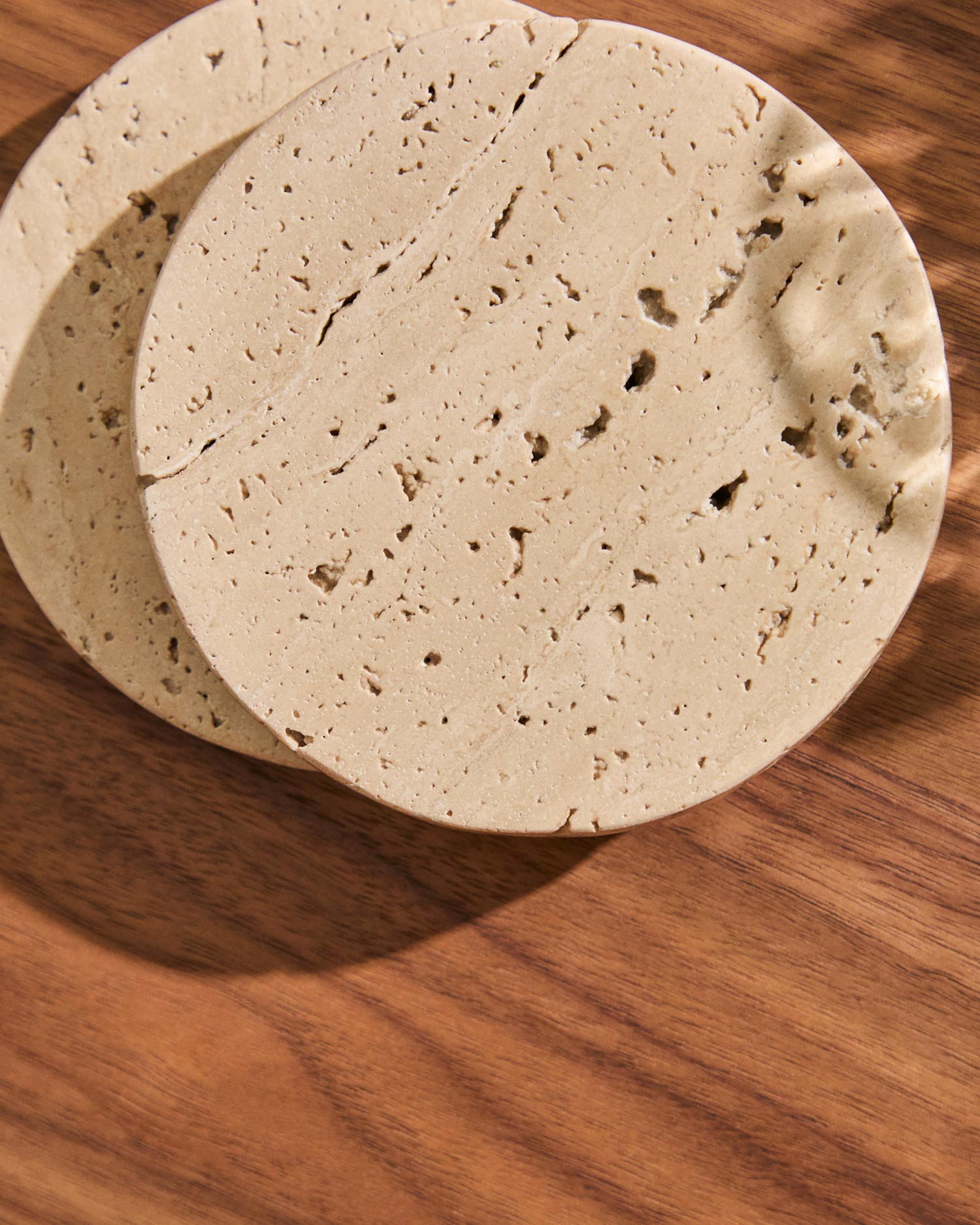 Set Zera aus 4 Marmoruntersetzern in Beige in Hellbraun präsentiert im Onlineshop von KAQTU Design AG. Glasuntersetzer ist von Kave Home