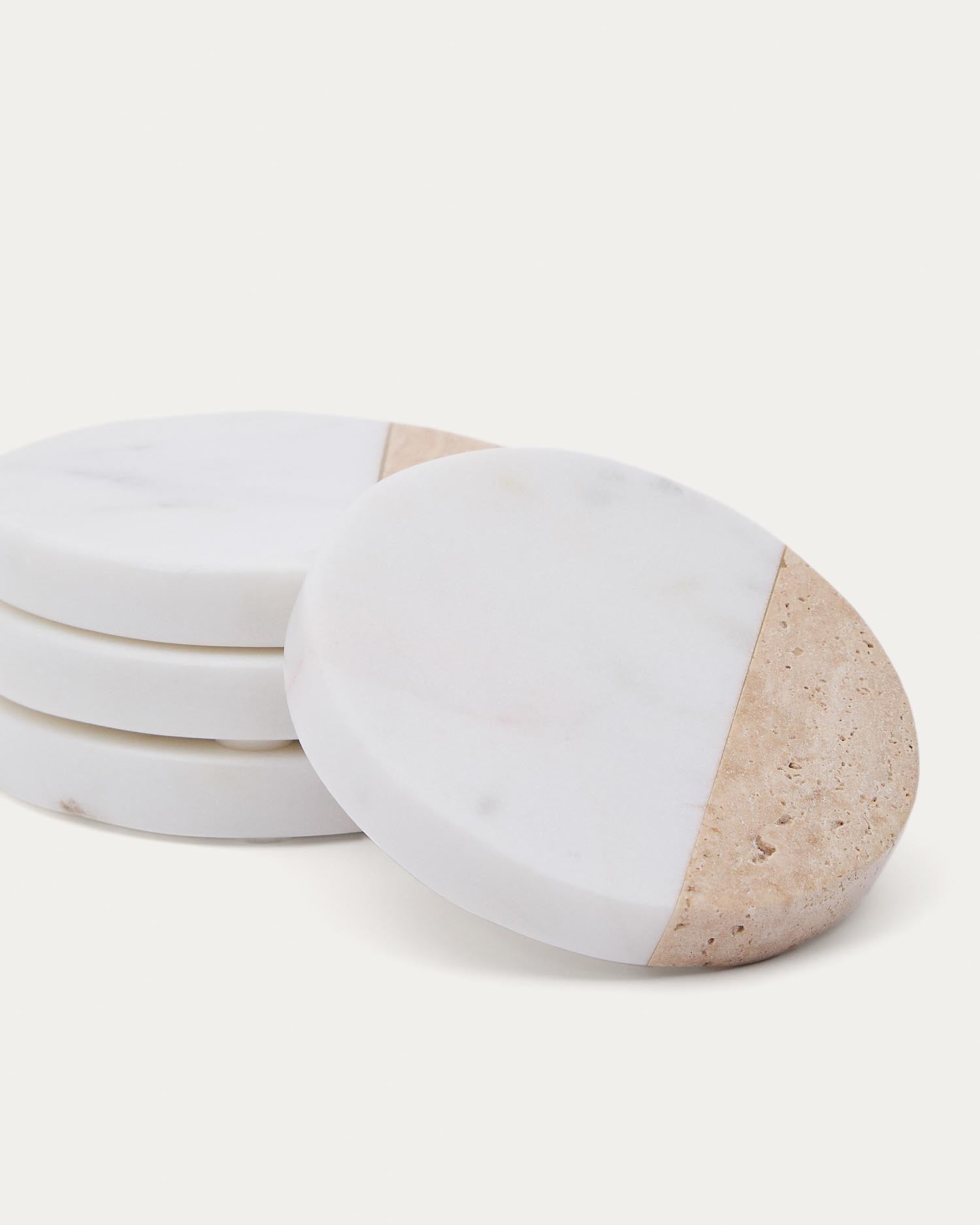 Set Nivol aus 4 Untersetzern aus weissem und schwarzem Marmor und Travertin in Weiss, Hellbraun präsentiert im Onlineshop von KAQTU Design AG. Glasuntersetzer ist von Kave Home