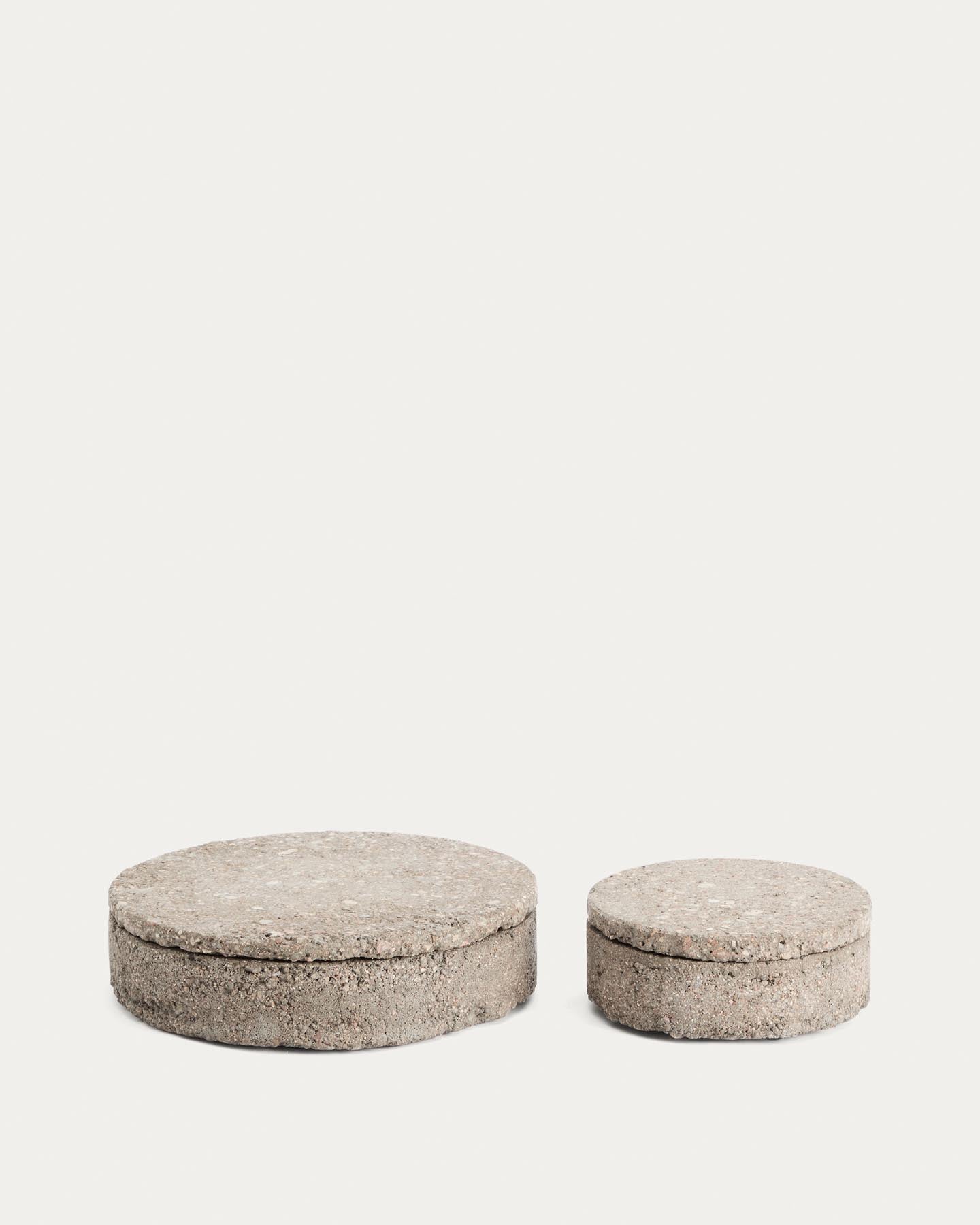 Dekorative Box Mirani aus Stein Ø 23 cm in Steinfarben präsentiert im Onlineshop von KAQTU Design AG. Aufbewahrungsbox ist von Kave Home