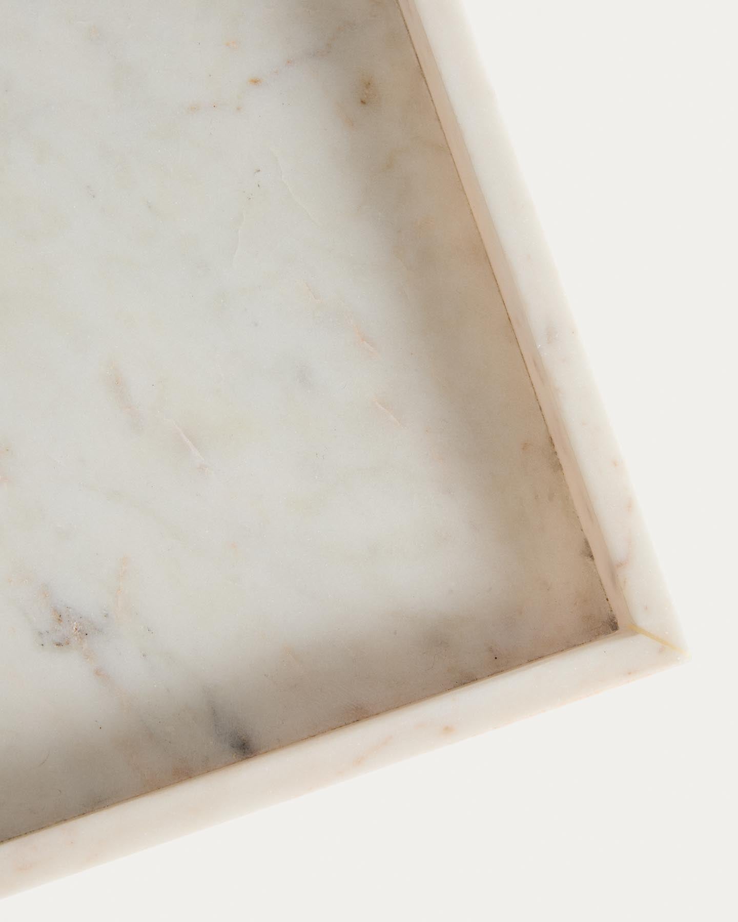 Tablett Serela aus weißem Marmor 35 x 35 cm in Weiß präsentiert im Onlineshop von KAQTU Design AG. Tablett ist von Kave Home