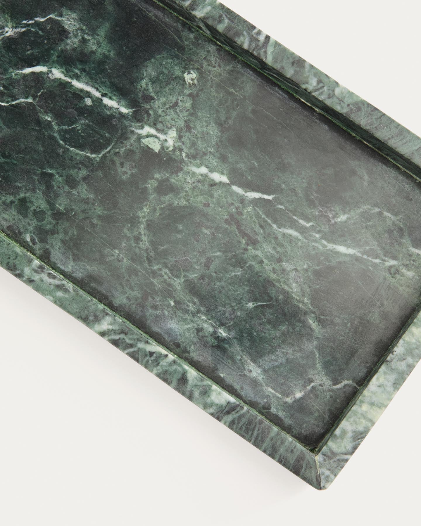 Tablett Serela aus grünem Marmor 35 x 18 cm in Grün präsentiert im Onlineshop von KAQTU Design AG. Tablett ist von Kave Home