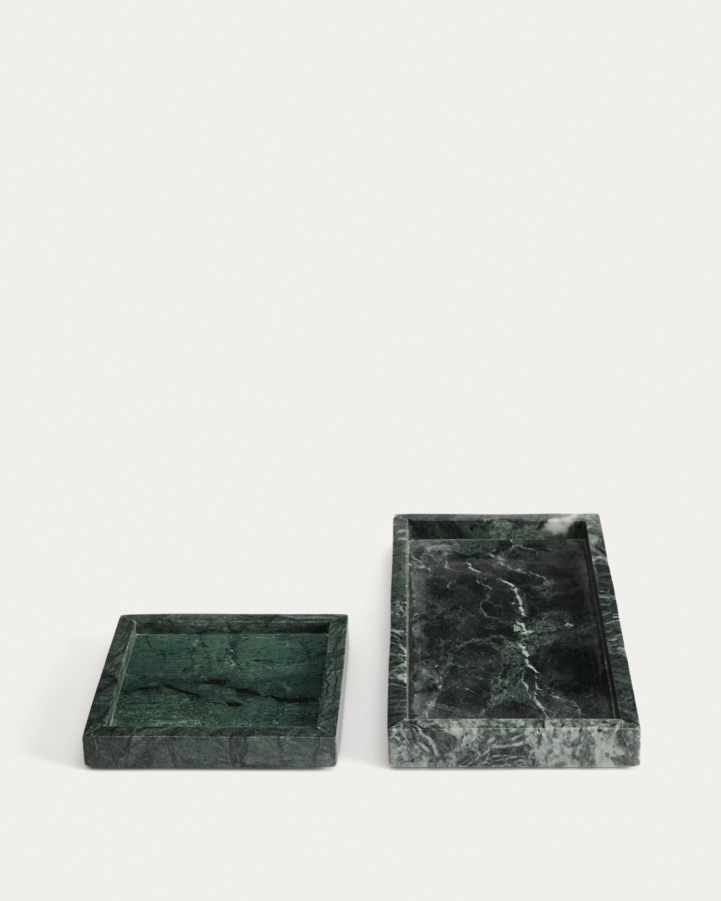 Tablett Serela aus grünem Marmor 35 x 18 cm in Grün präsentiert im Onlineshop von KAQTU Design AG. Tablett ist von Kave Home