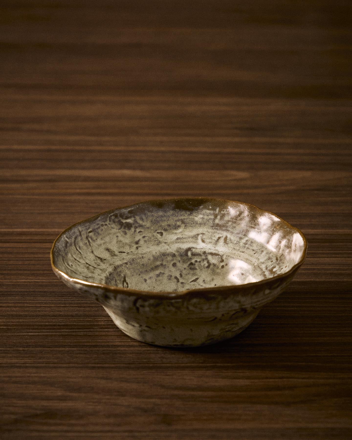 Tiefer Teller Alenia aus grauer Keramik in Grau präsentiert im Onlineshop von KAQTU Design AG. Teller ist von Kave Home