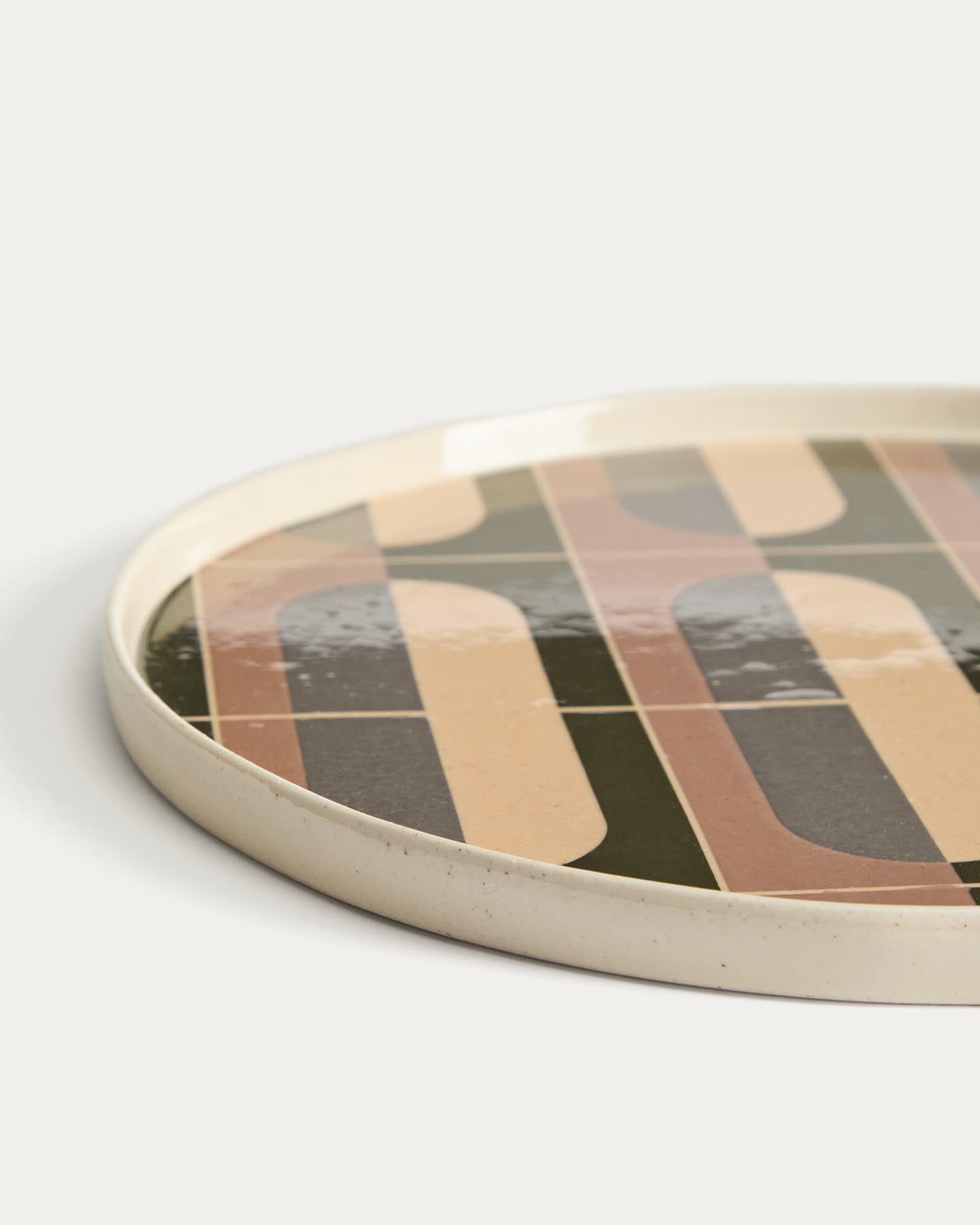 Speiseteller Julnet aus brauner Keramik in Beige präsentiert im Onlineshop von KAQTU Design AG. Teller ist von Kave Home