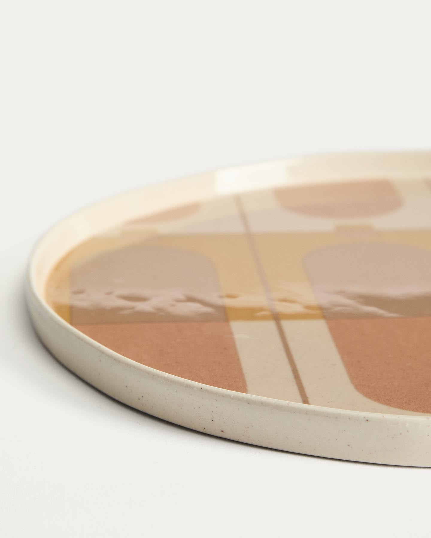 Speiseteller Julnet aus beigefarbener Keramik in Beige präsentiert im Onlineshop von KAQTU Design AG. Teller ist von Kave Home