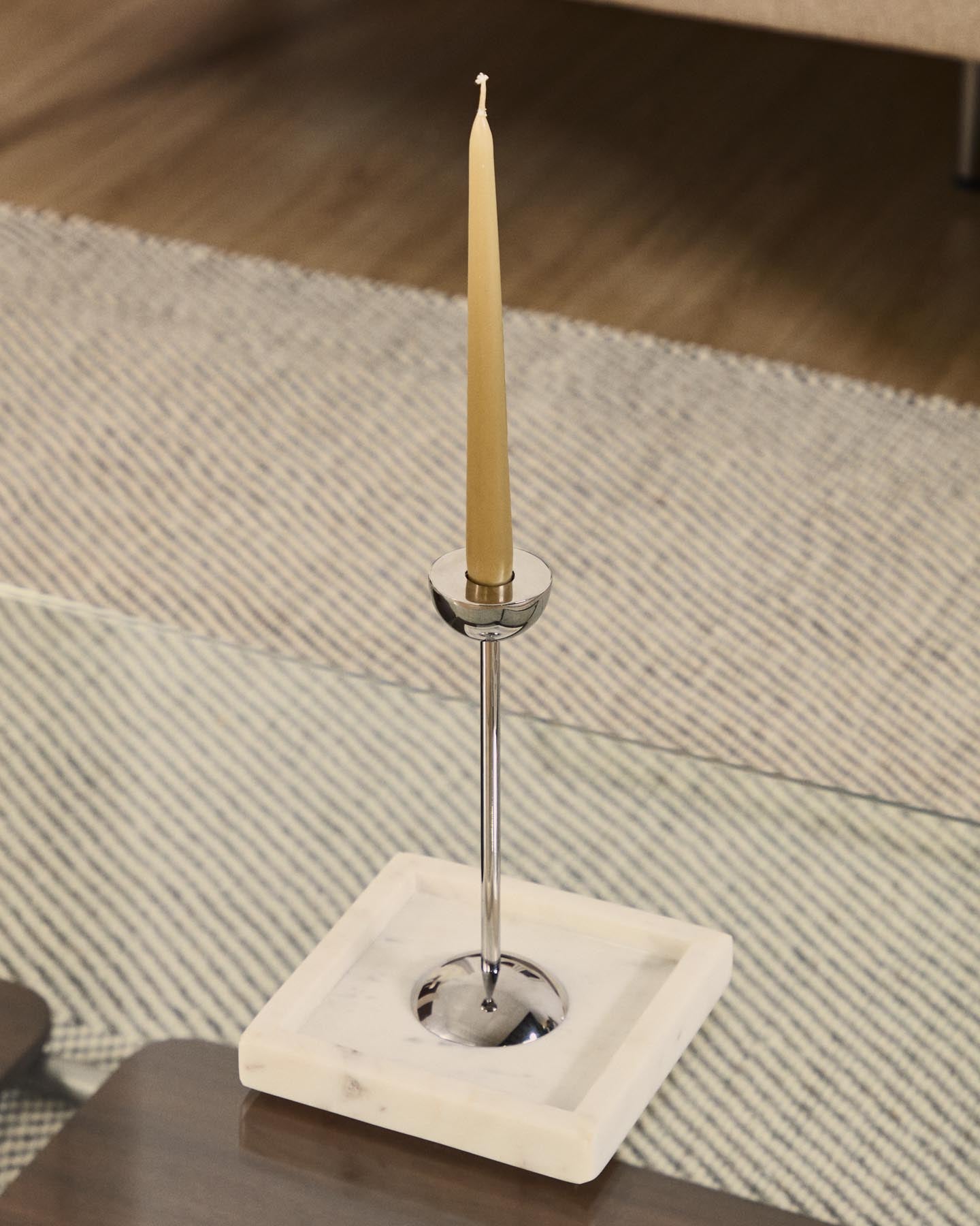 Kerzenhalter Nirela aus Edelstahl, 22 cm in Silber präsentiert im Onlineshop von KAQTU Design AG. Kerzenständer ist von Kave Home