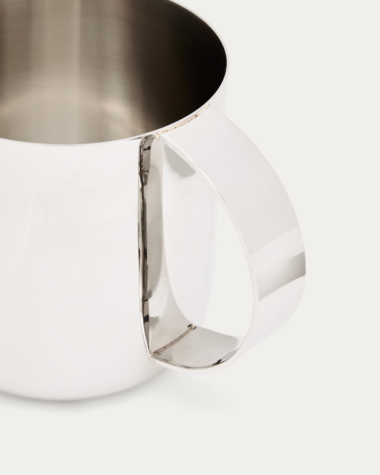 Tasse Nirela aus Edelstahl in Silber präsentiert im Onlineshop von KAQTU Design AG. Tasse ist von Kave Home