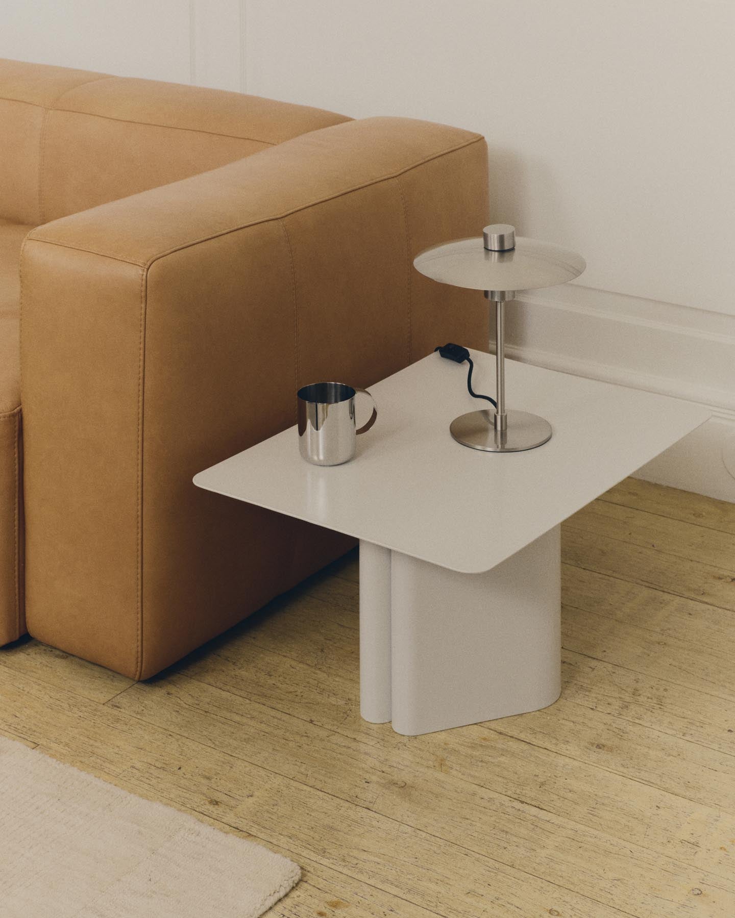 Tasse Nirela aus Edelstahl in Silber präsentiert im Onlineshop von KAQTU Design AG. Tasse ist von Kave Home