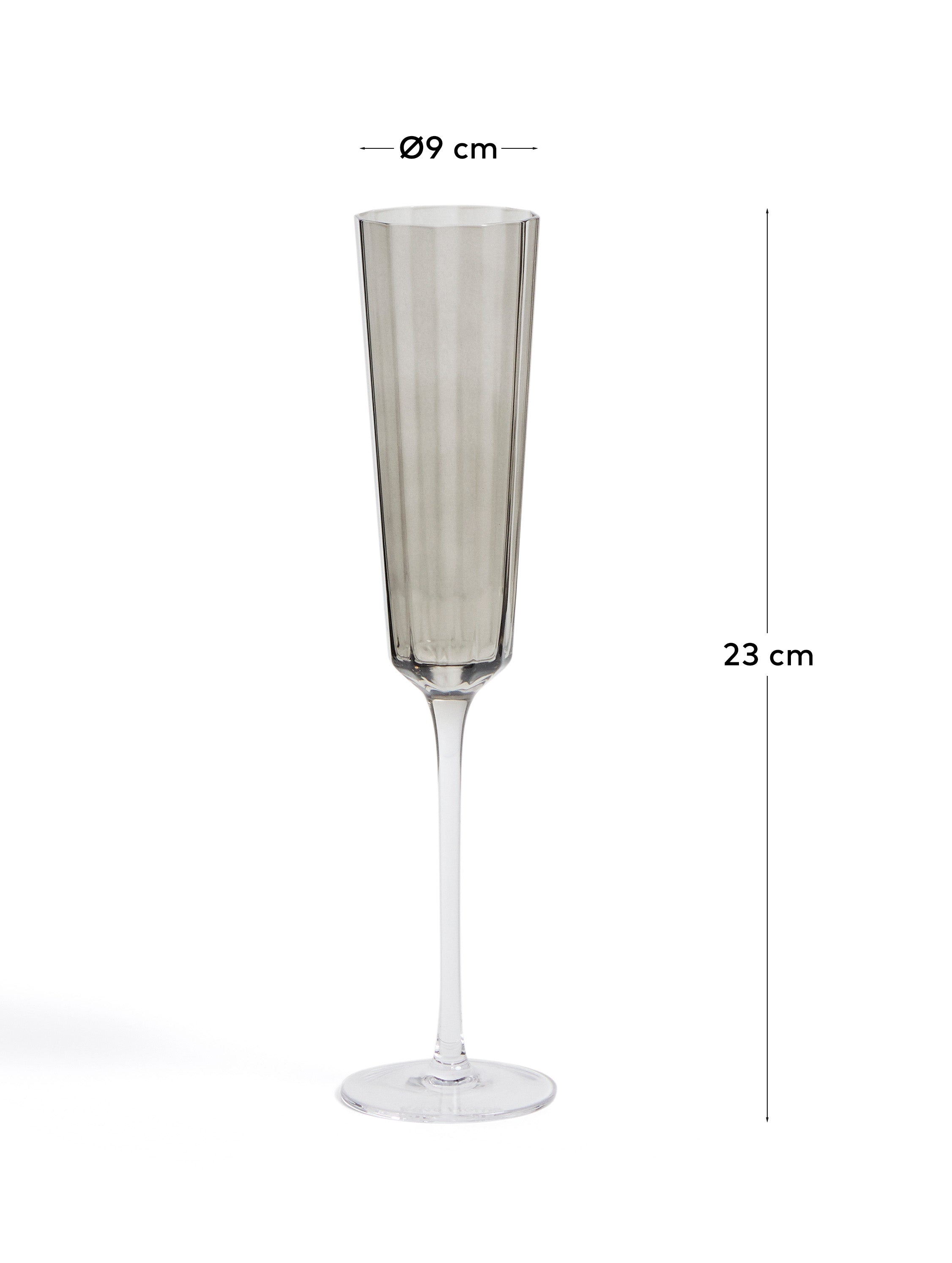 Sektglas Clarien aus grauem Glas, 18 cl in Silber präsentiert im Onlineshop von KAQTU Design AG. Champagner Flutes ist von Kave Home