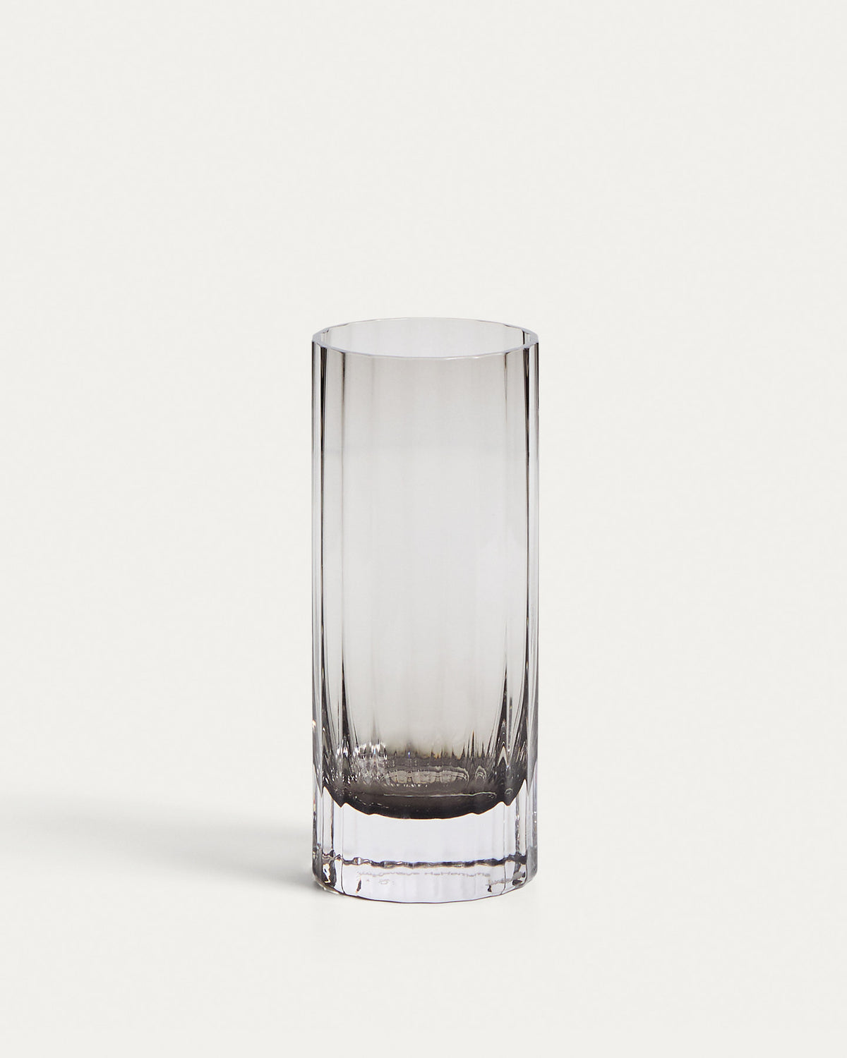 Wasserglas Clarien aus grauem Glas, 30 cl in Silber, Transparent präsentiert im Onlineshop von KAQTU Design AG. Trinkgläser ist von Kave Home