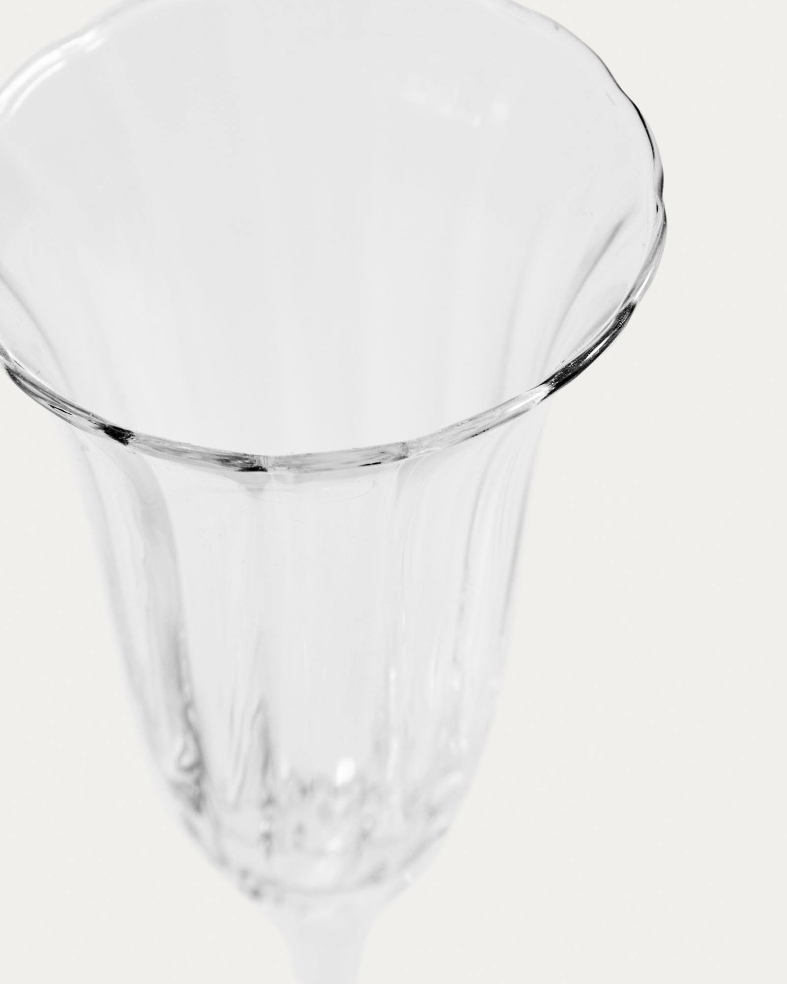 Schlichtes Sektglas Neia aus transparentem Glas, 10 cl, perfekt für besondere Anlässe und um den Genuss von Champagner stilvoll zu zelebrieren.
