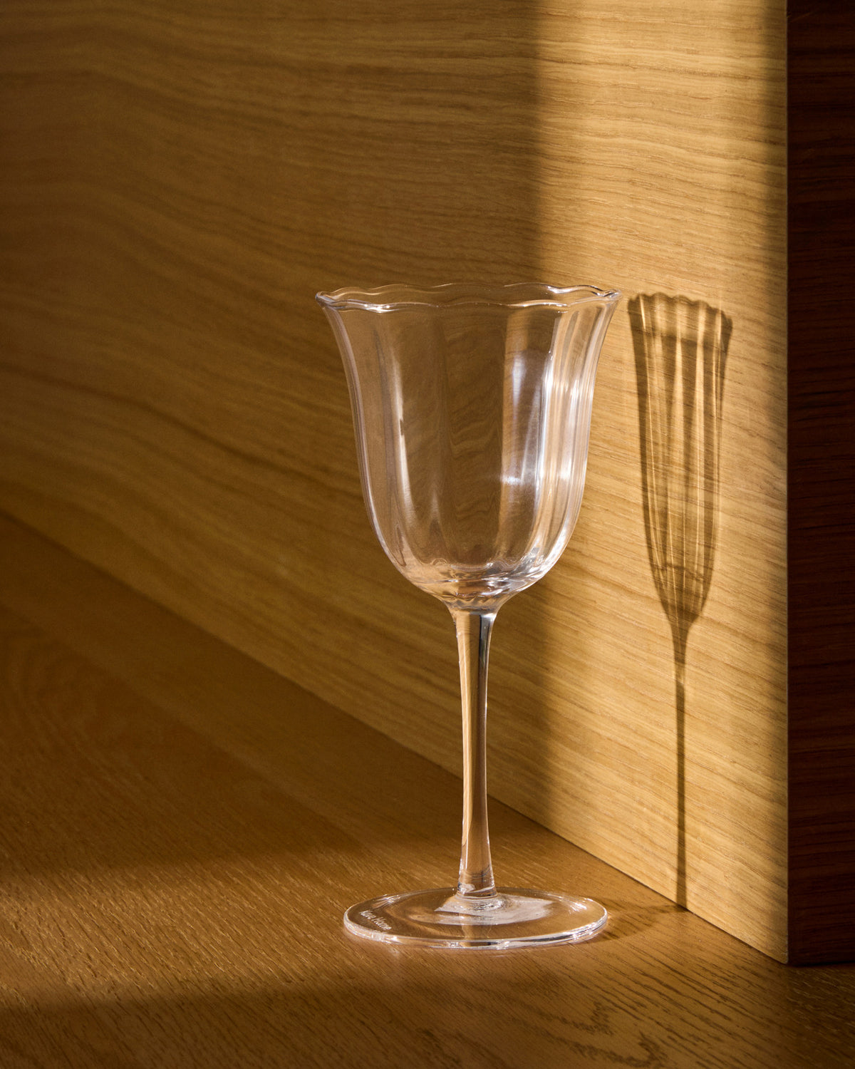 Weinglas Neia aus klarem Glas, 26 cl in Transparent präsentiert im Onlineshop von KAQTU Design AG. Universal Weinglas ist von Kave Home