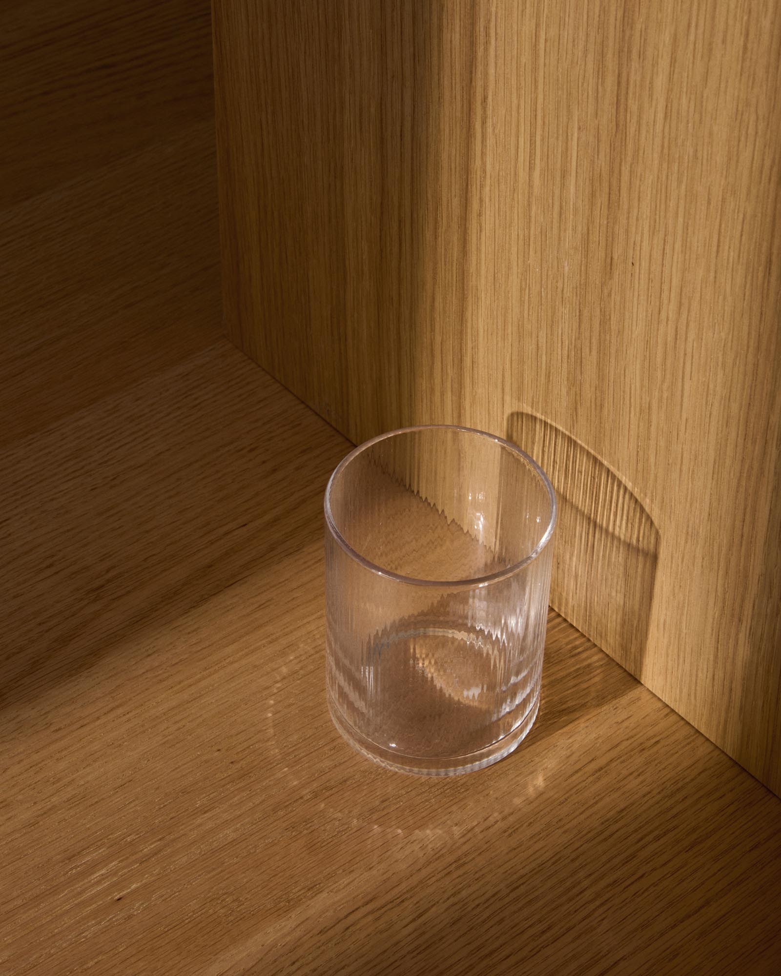 Elegantes Wasserglas Eluria aus klarem Glas mit 32,5 cl Fassungsvermögen, ideal für stilvolle Tischdekoration und erfrischende Getränke.
